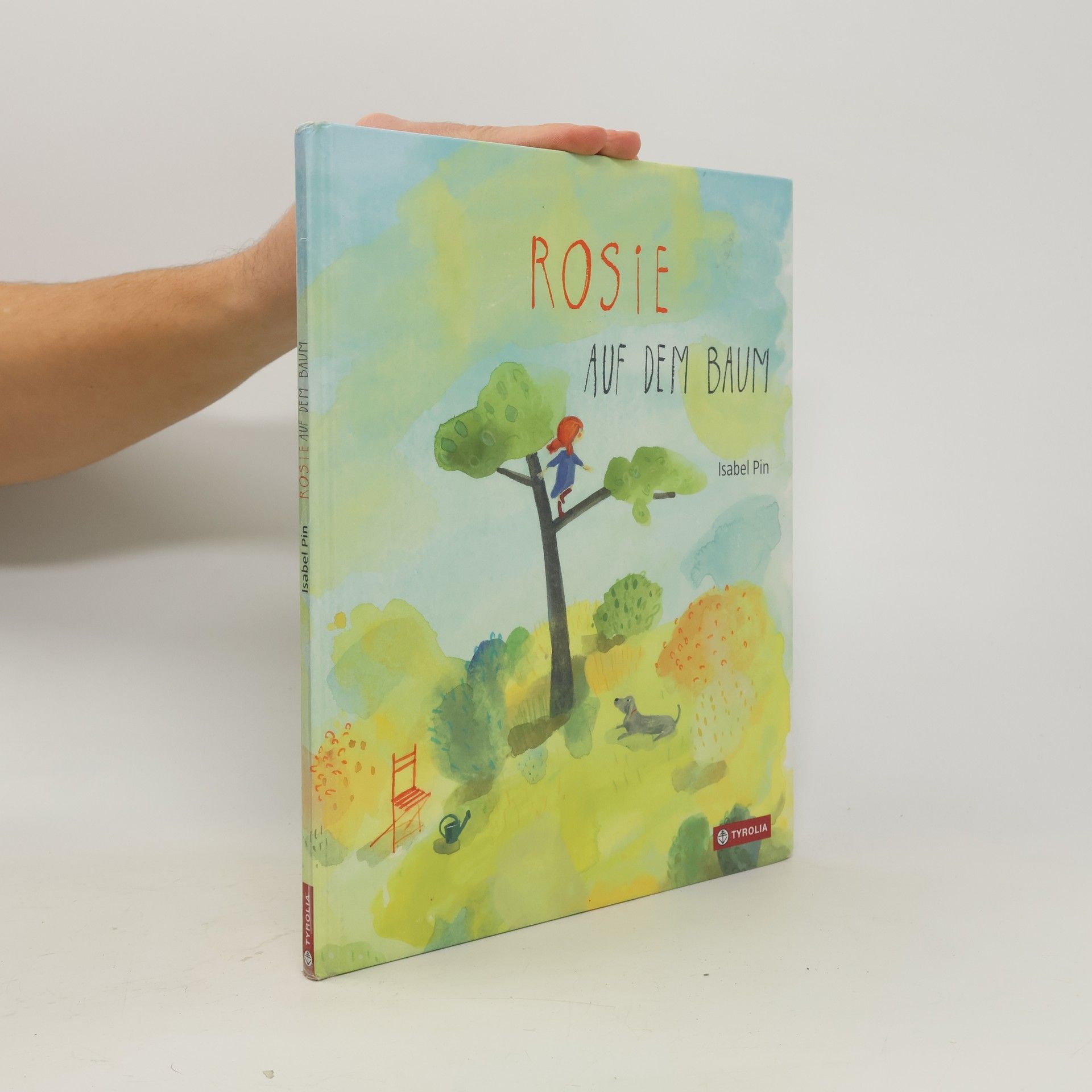 Isabel Pin Rosie auf dem Baum