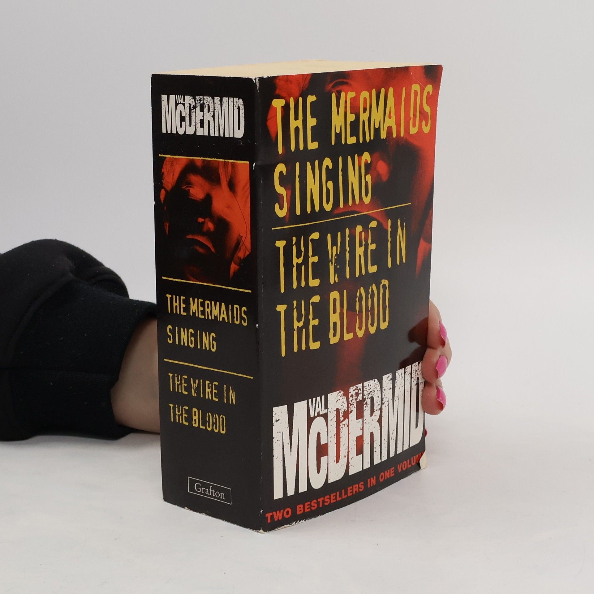 Val McDermid The Mermaids Singing. The Wire in the Blood