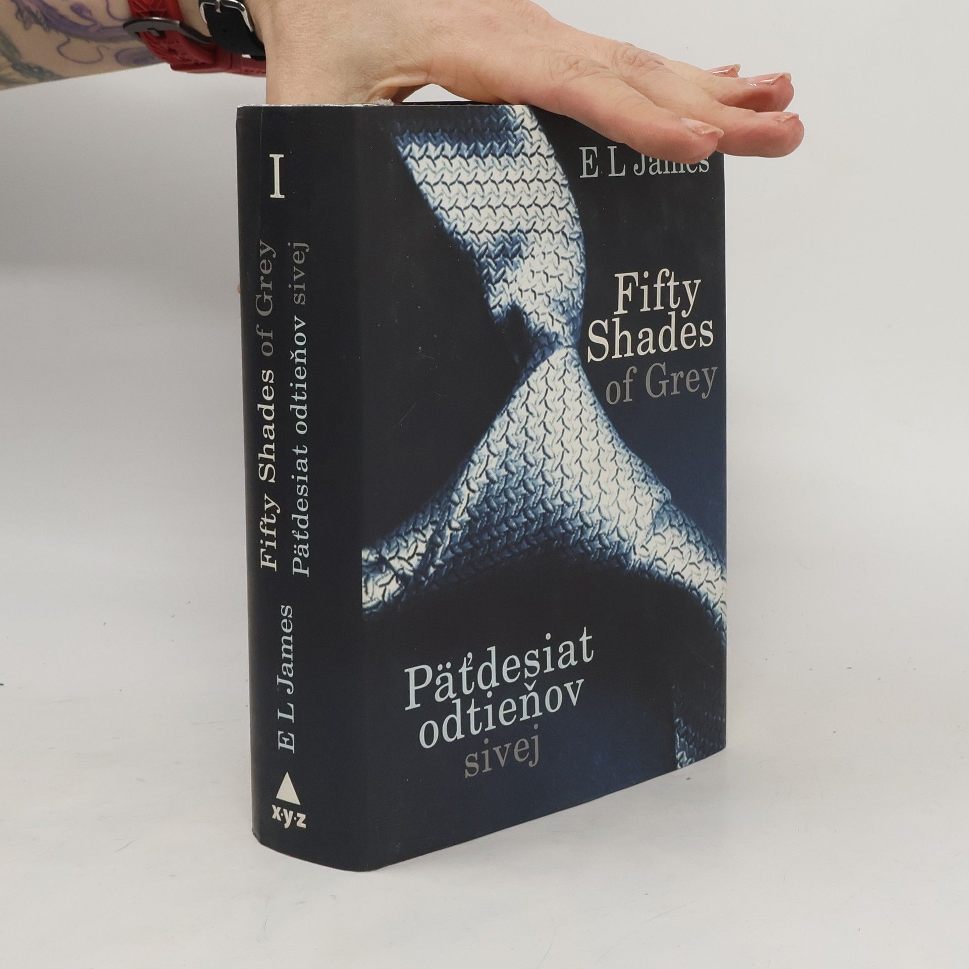 E L James Päťdesiat odtieňov sivej