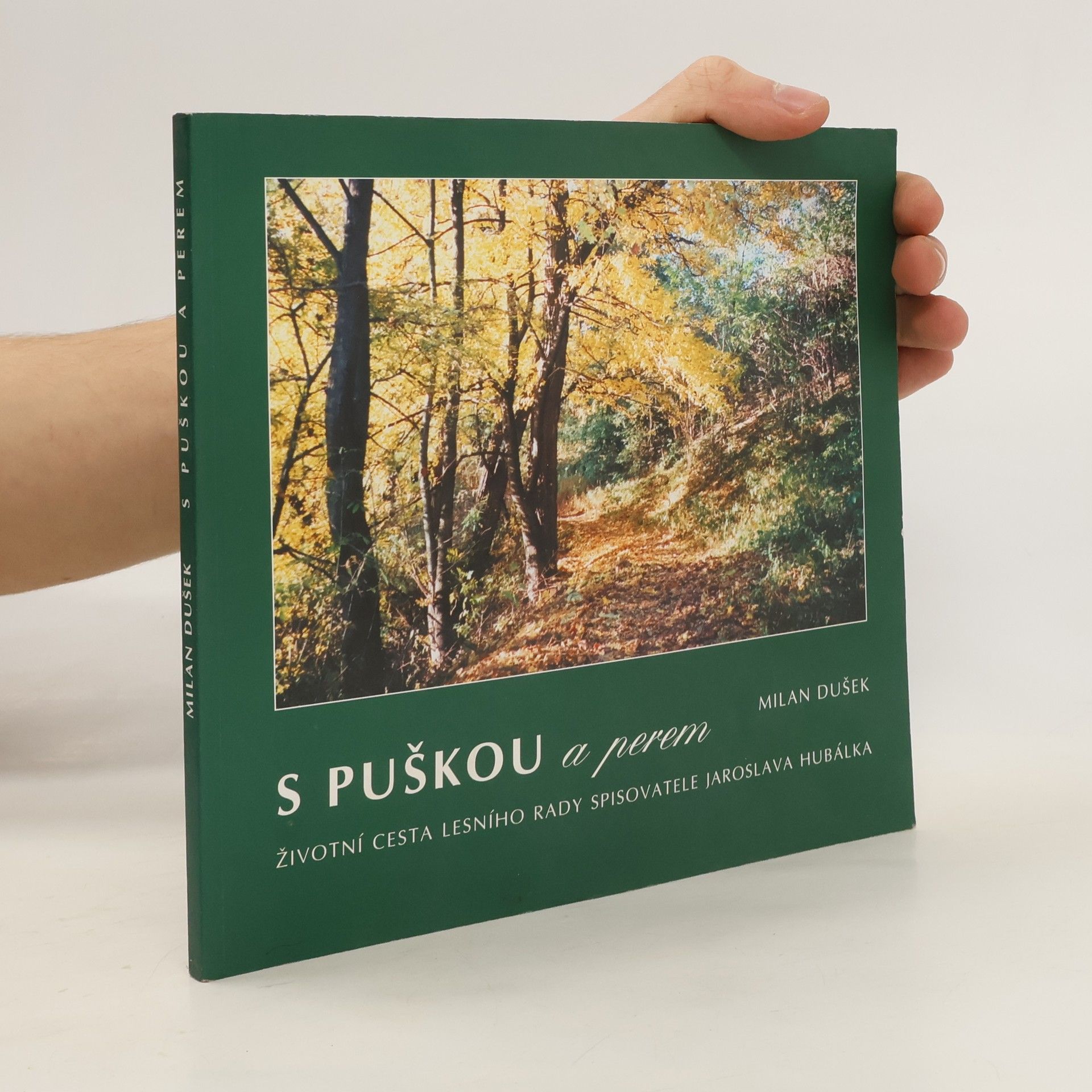 Milan Dušek S puškou a perem: životní cesta lesního rady spisovatele Jaroslava Hubálka