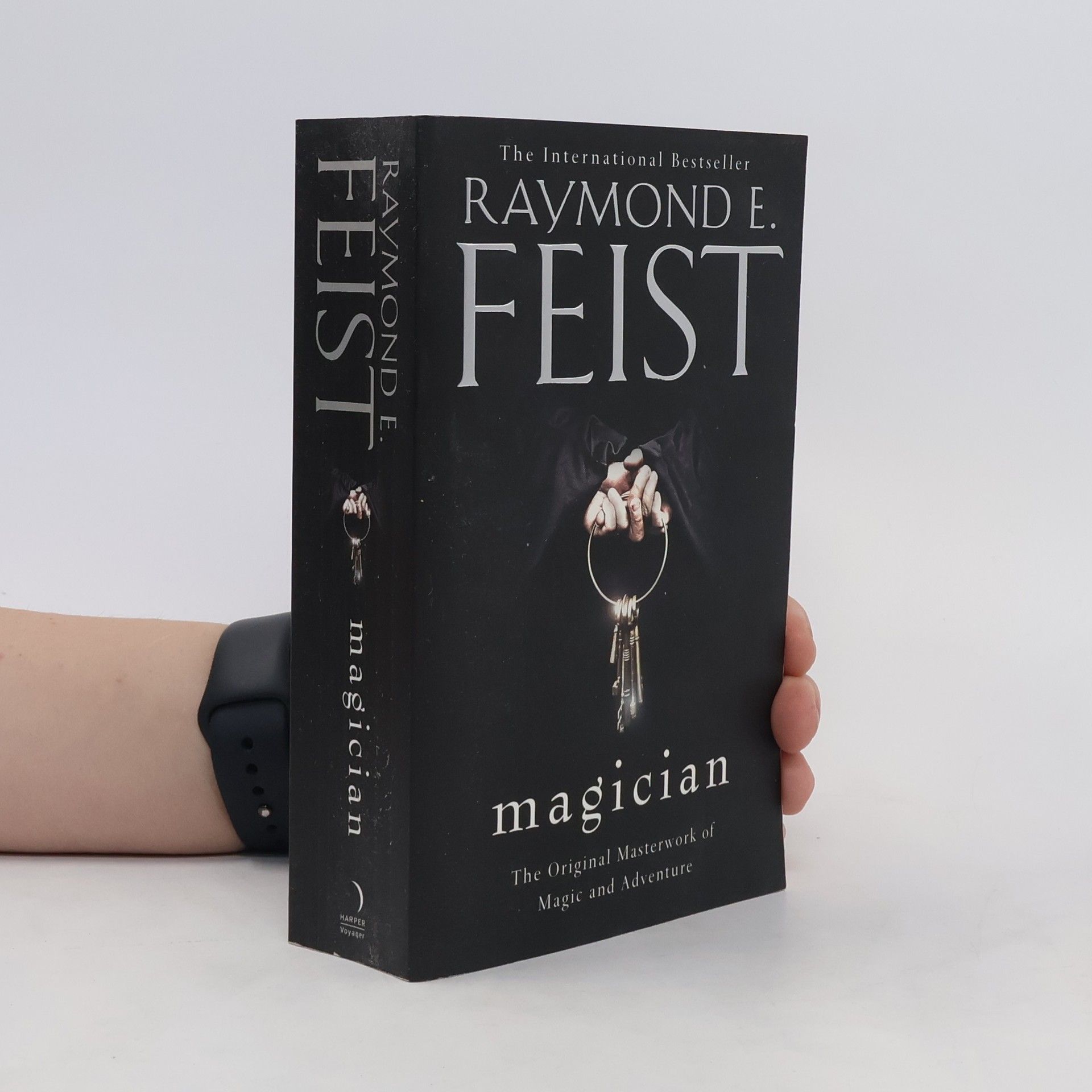 Raymond E. Feist Magician