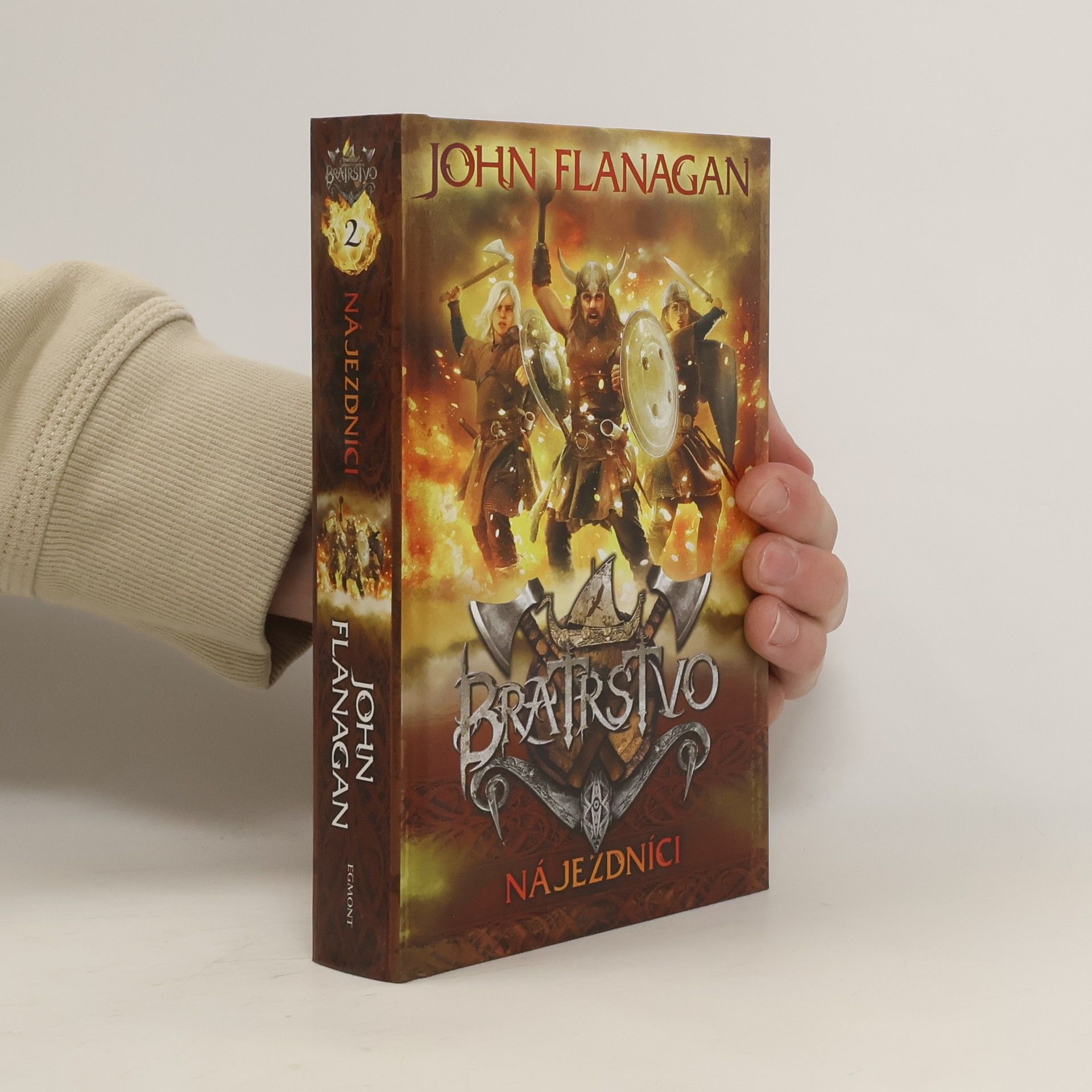 John Flanagan Bratrstvo. Nájezdníci