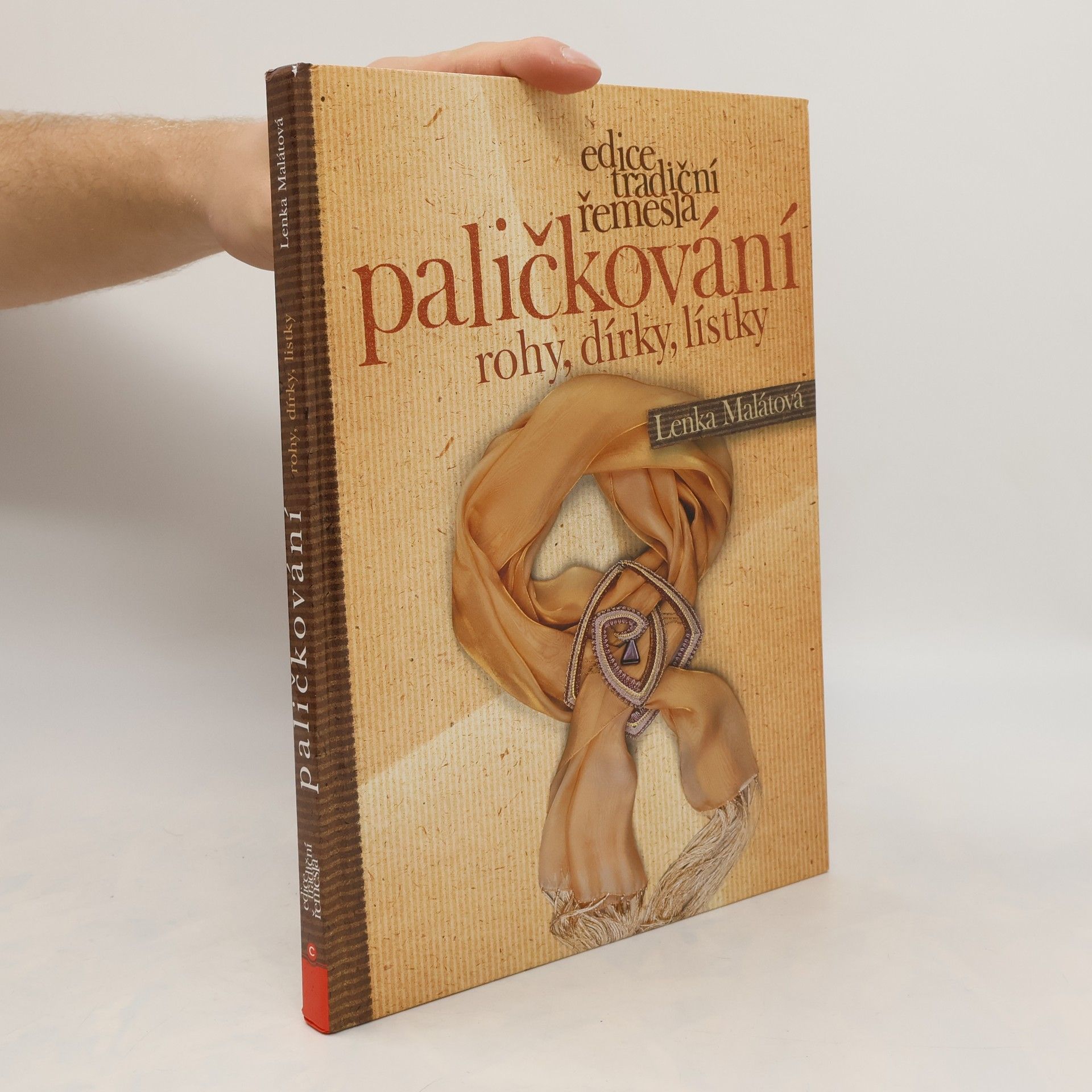 Lenka Malátová Paličkování. Rohy, dírky, lístky