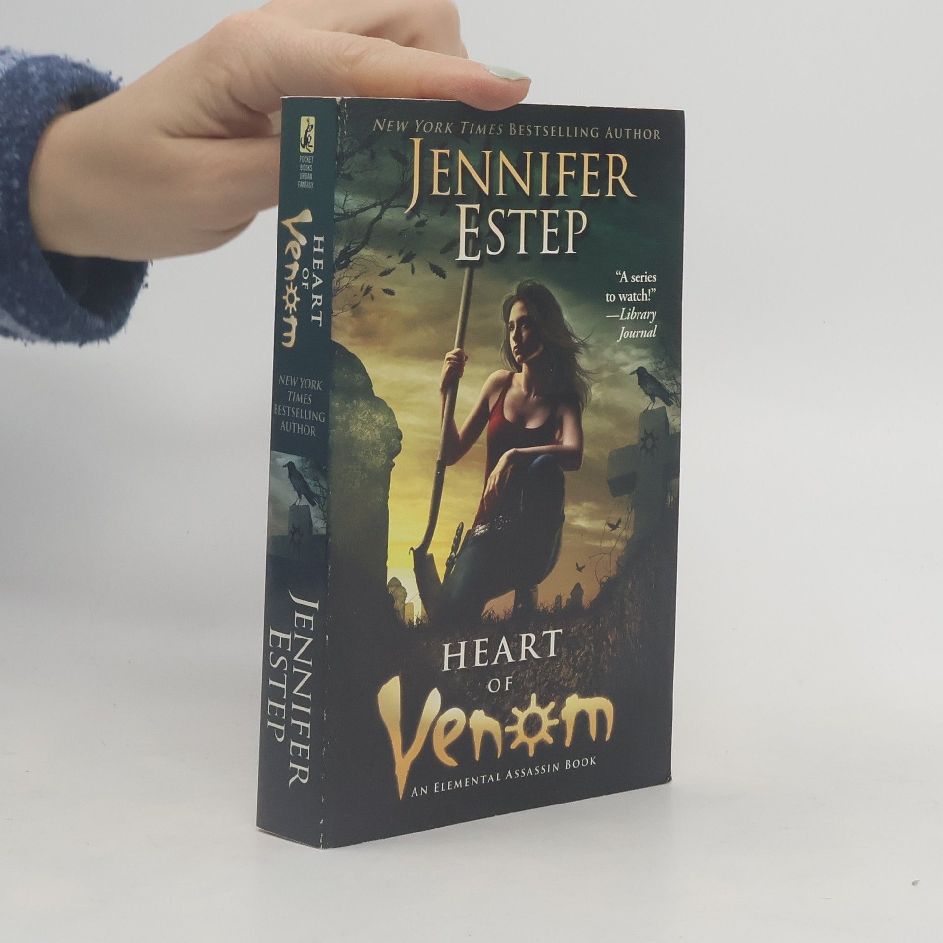 Jennifer Estep Heart of Venom. Elemental Assassin 9