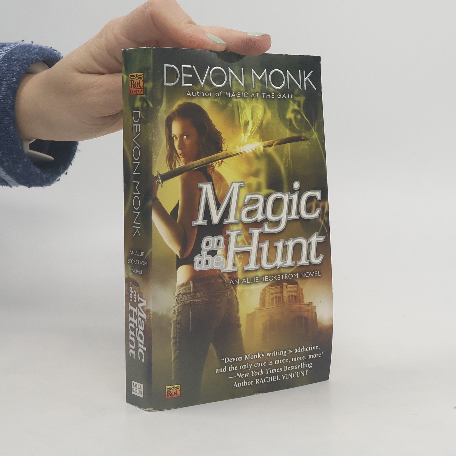 Devon Monk Magic on the Hunt. An Allie Beckstrom Novel
