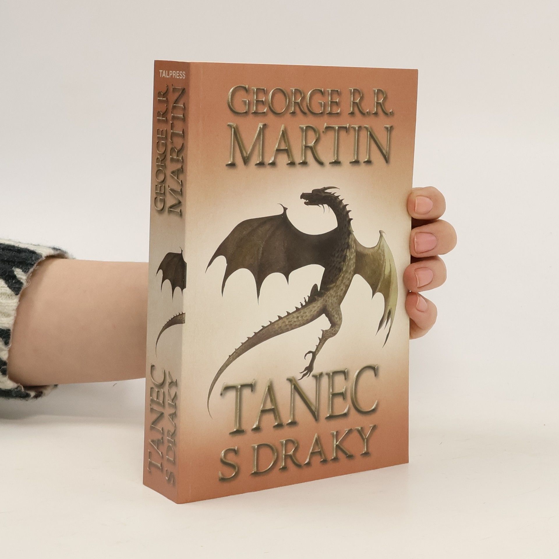George R. R. Martin Tanec s draky. Část první.