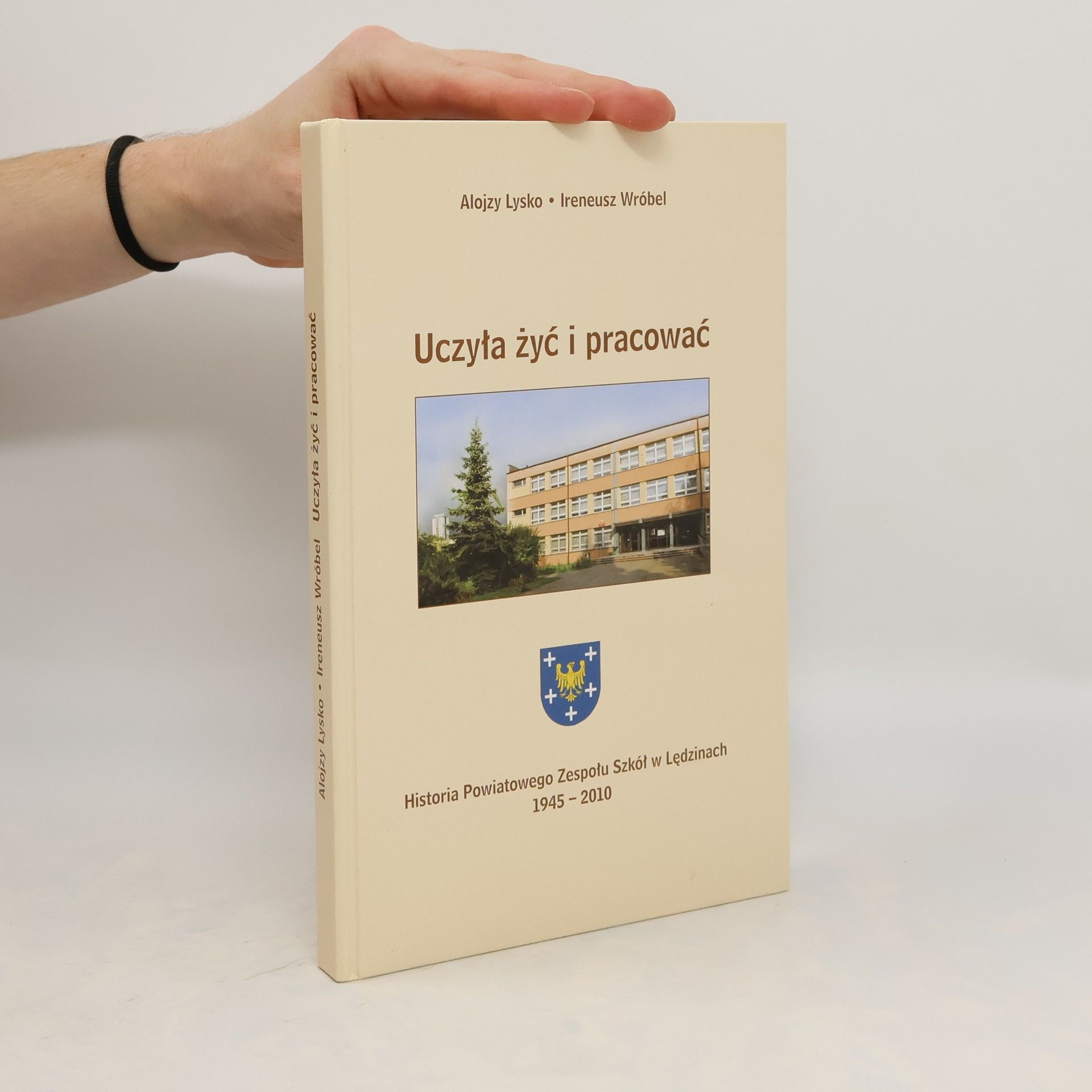 Ireneusz Wróbel Uczyła żyć i pracować