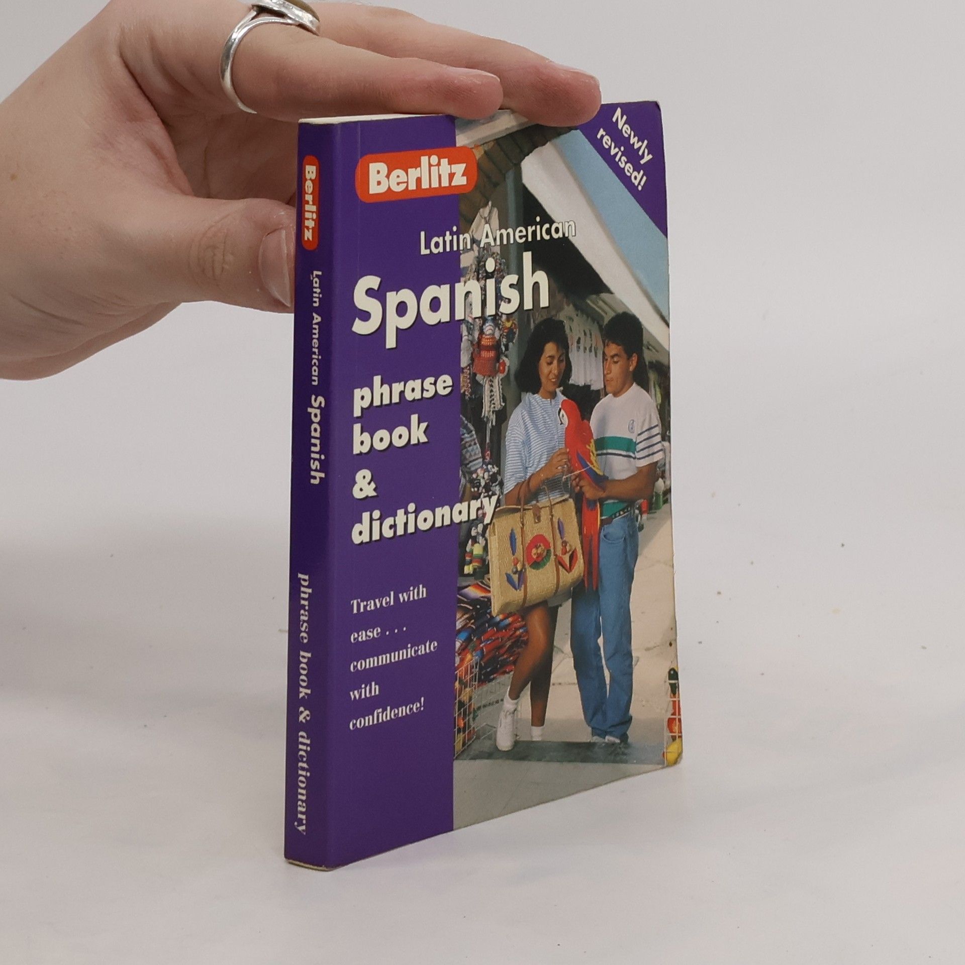 Autores varios Latin American Spanish Phrase Book & Dictionary