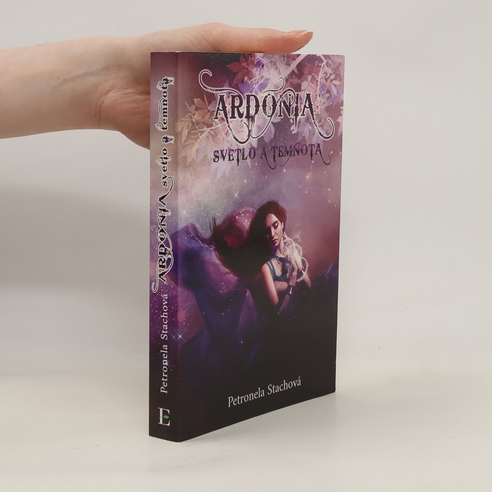Petronela Stachová Ardónia – svetlo a temnota