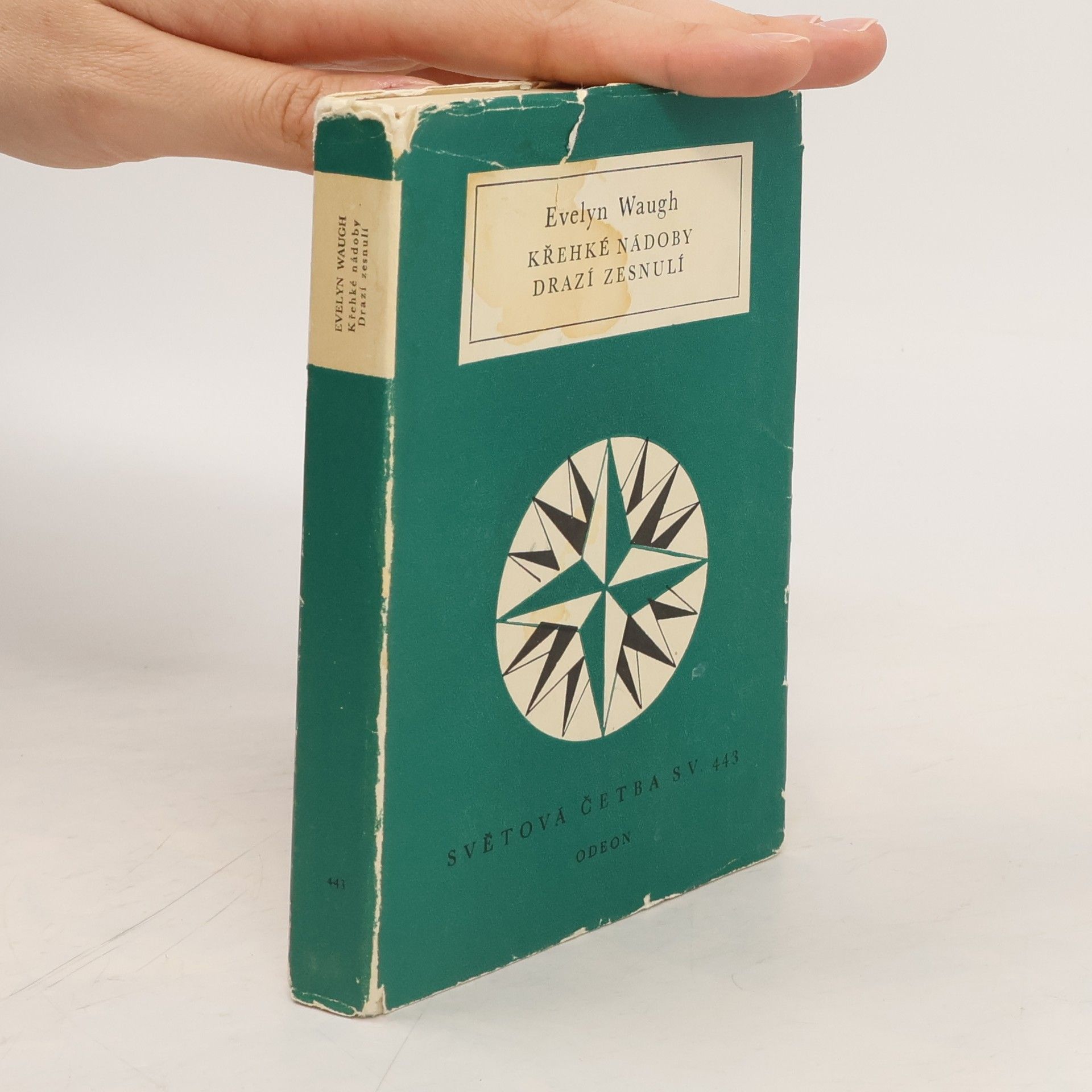 Evelyn Waugh Křehké nádoby. Drazí zesnulí