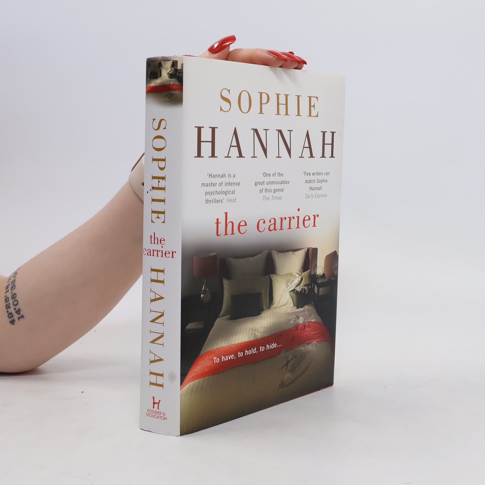 Sophie Hannah The Carrier