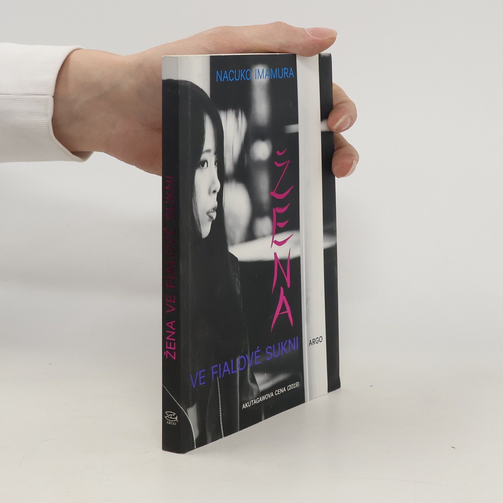 Natsuko Imamura Žena ve fialové sukni