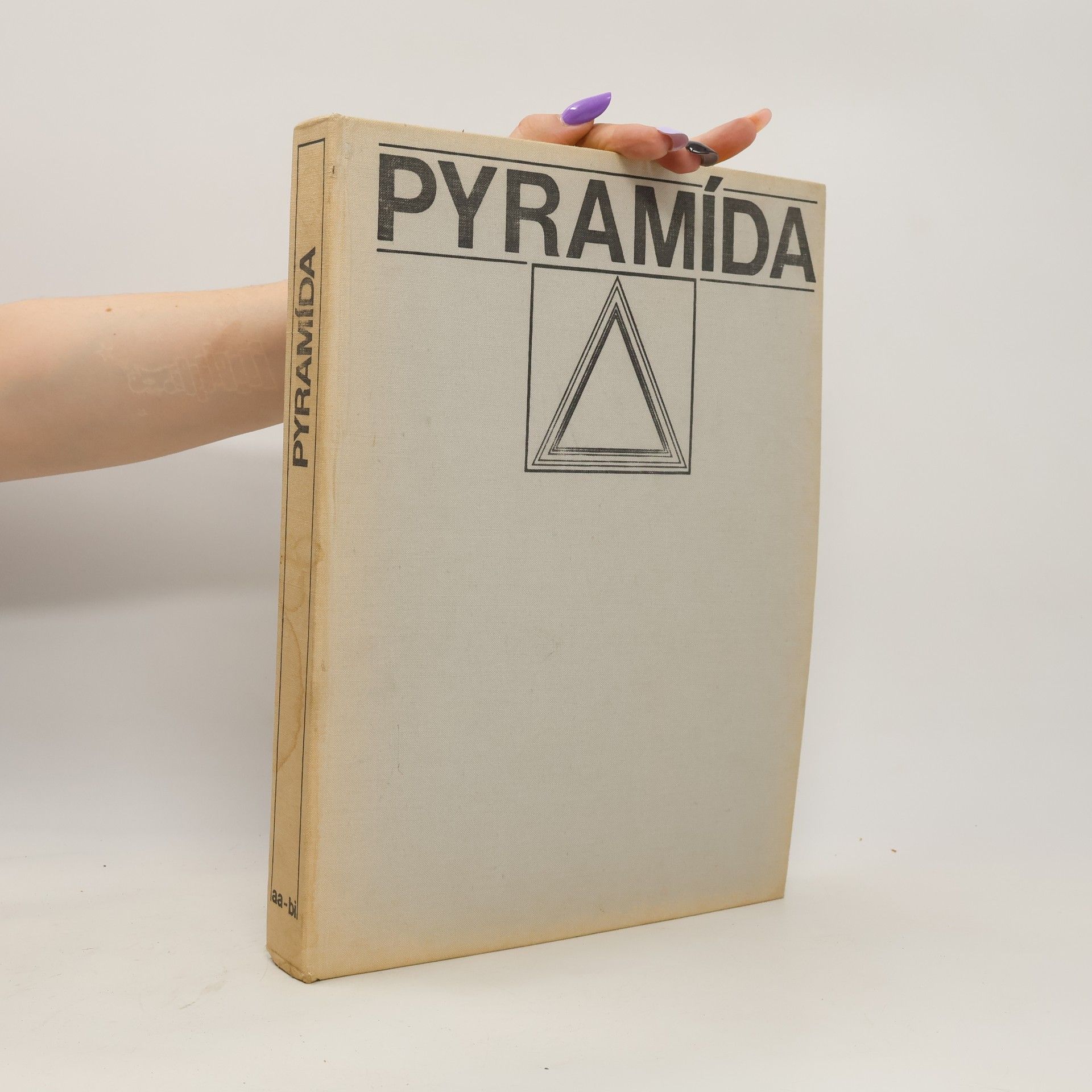 Collectif d'auteurs Pyramída