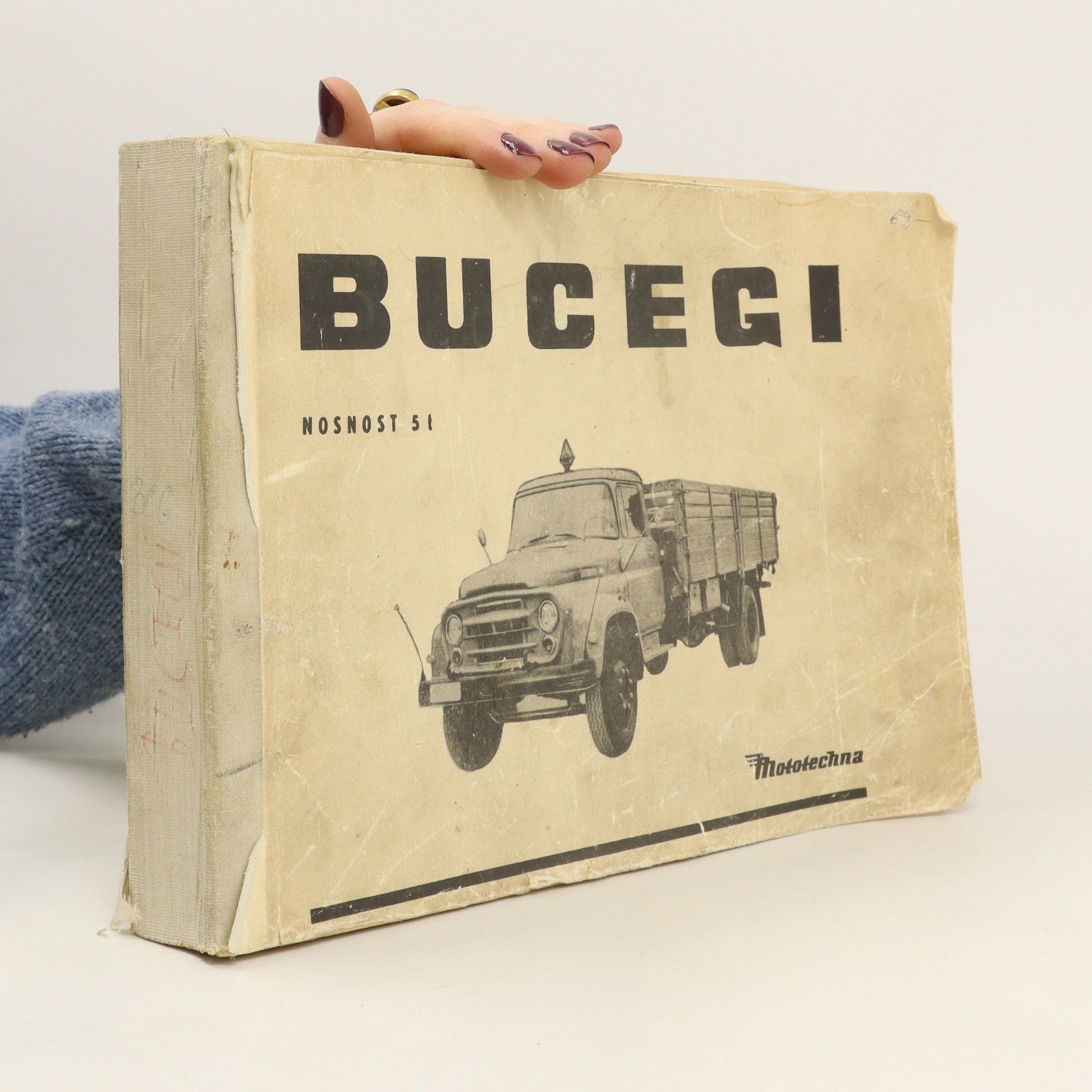 Collectif d'auteurs Bucegi