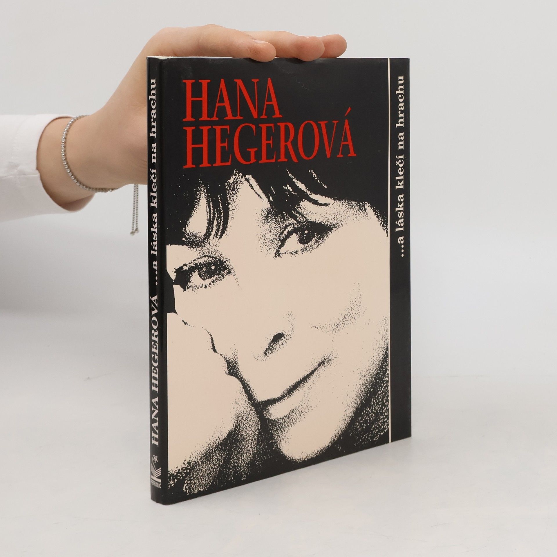 Adam Georgiev Hana Hegerová. A láska klečí na hrachu