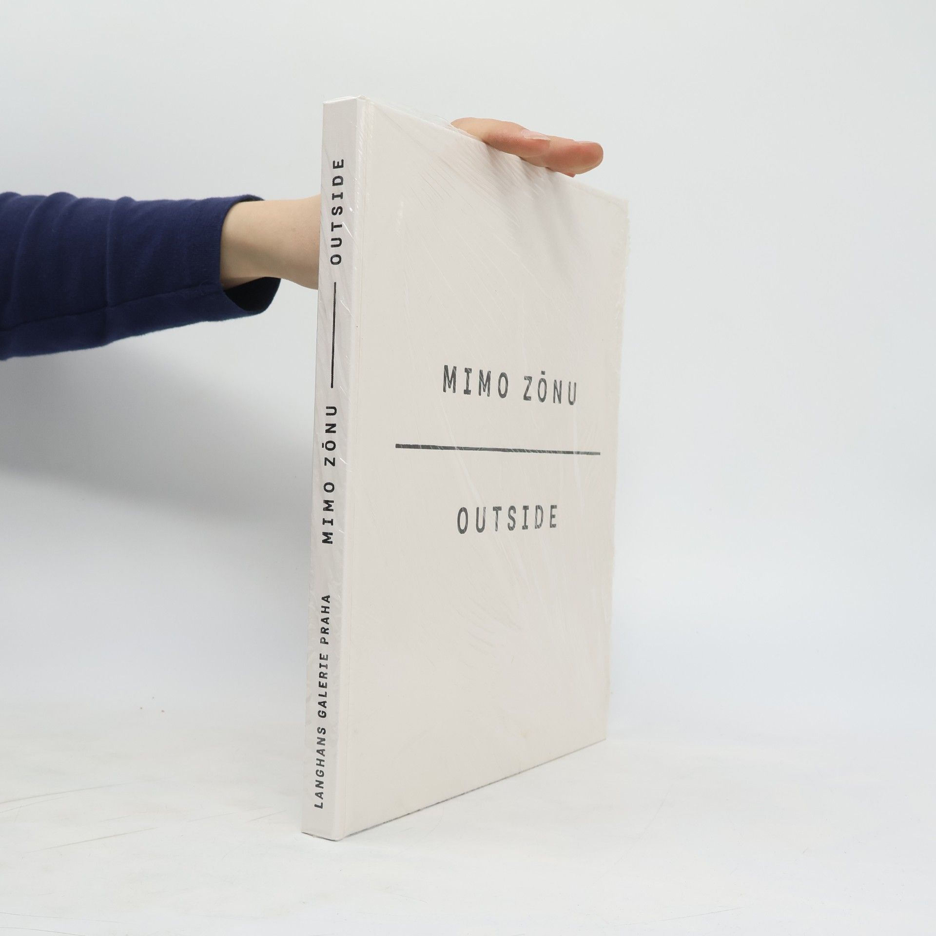 Kolektiv autorů Mimo zónu: Fotografie z let 1970-1989. Outside: Photographs from the Years 1970-1989. (Langhans Galerie Praha, 3. listopadu 2009 - 31. ledna 2010)