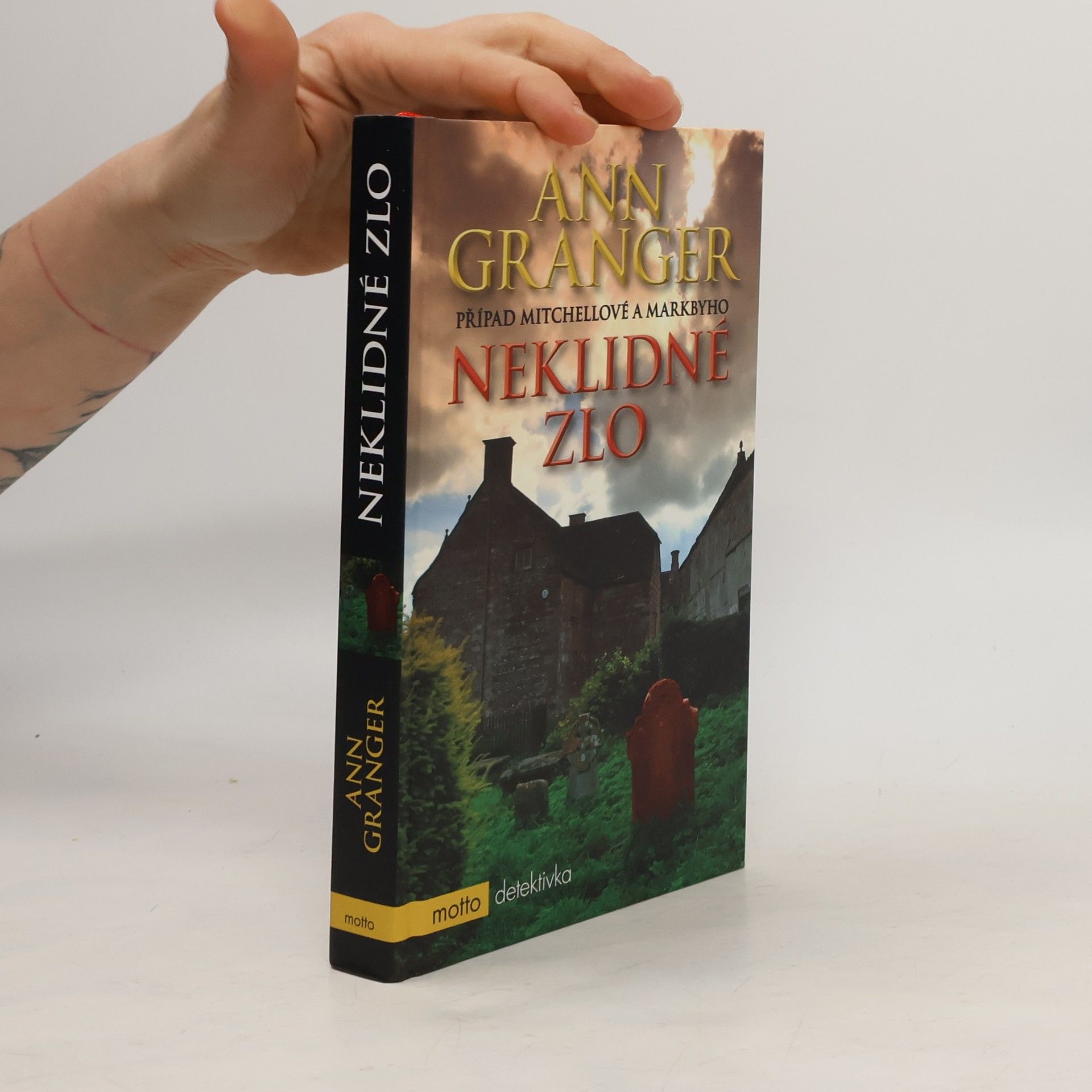 Ann Granger Neklidné zlo