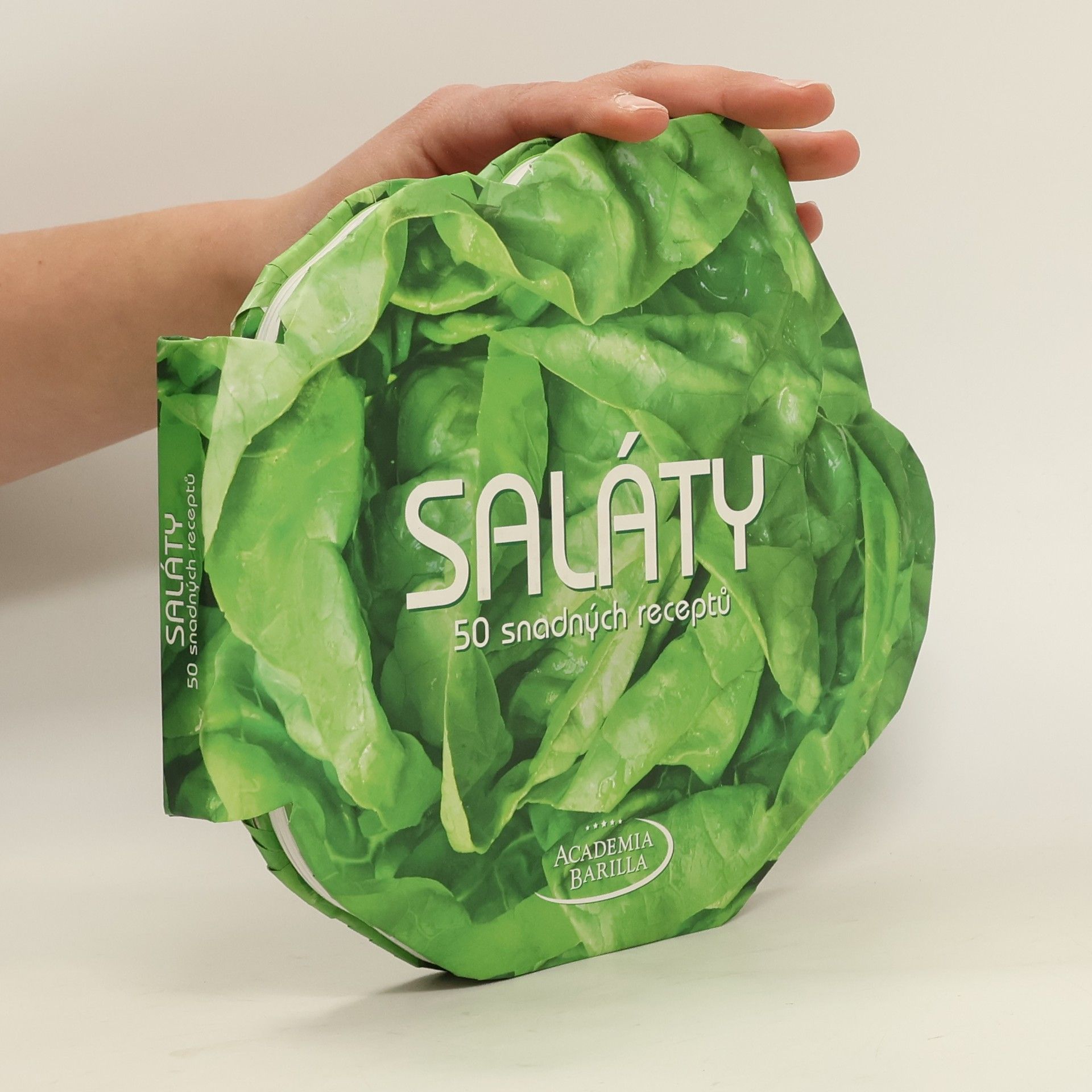 Saláty. 50 snadných receptů