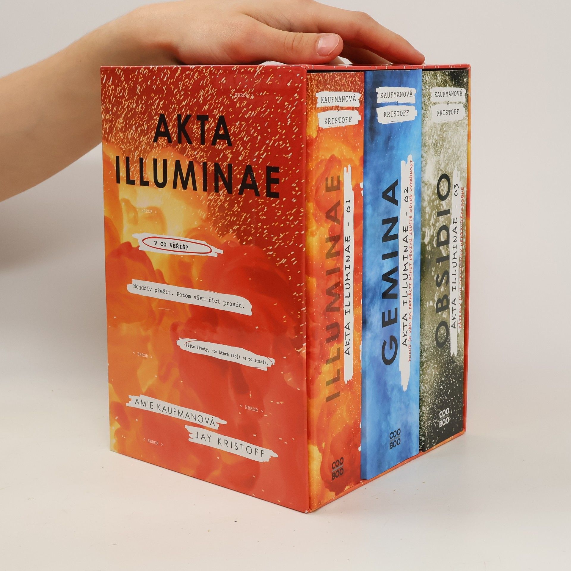 Amie Kaufman Akta illuminae