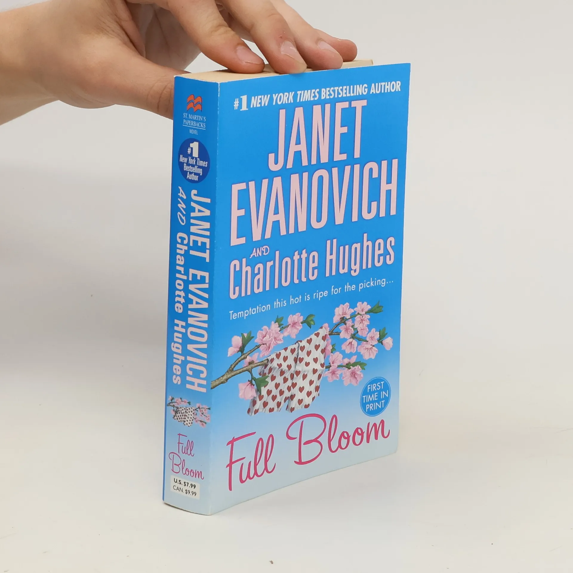 Full Bloom | Book | Paperback | Janet Evanovich | EN