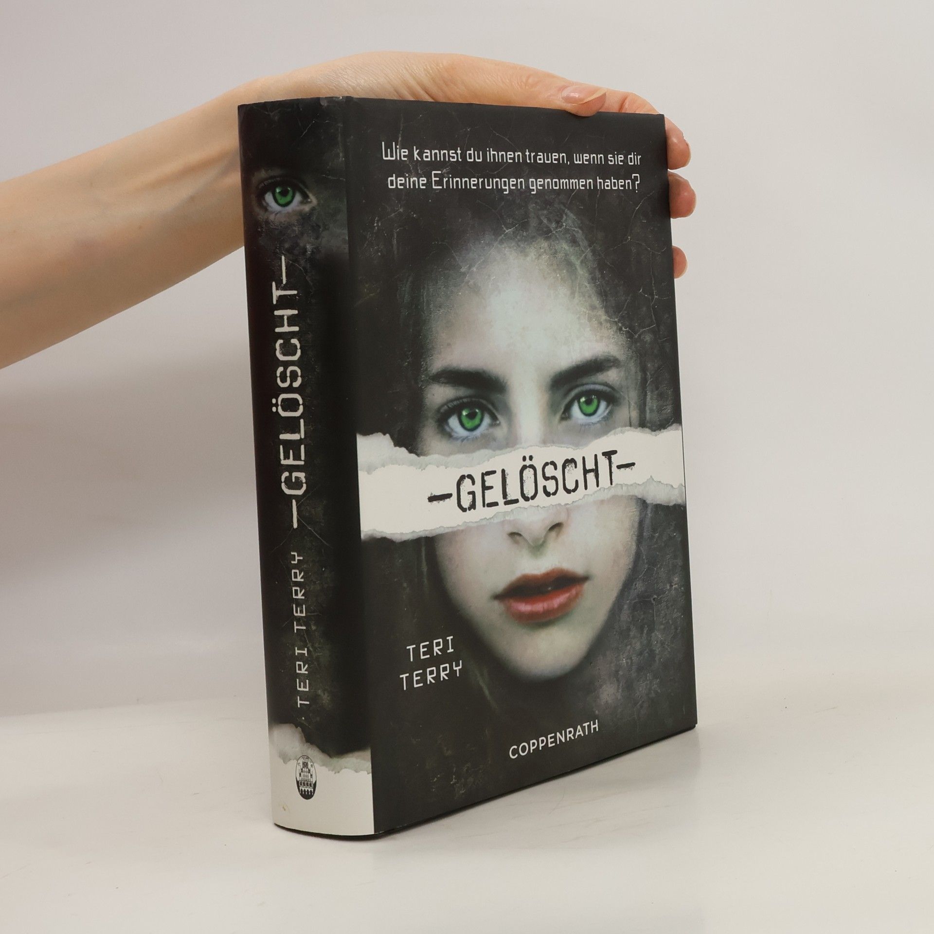 Teri Terry Gelöscht
