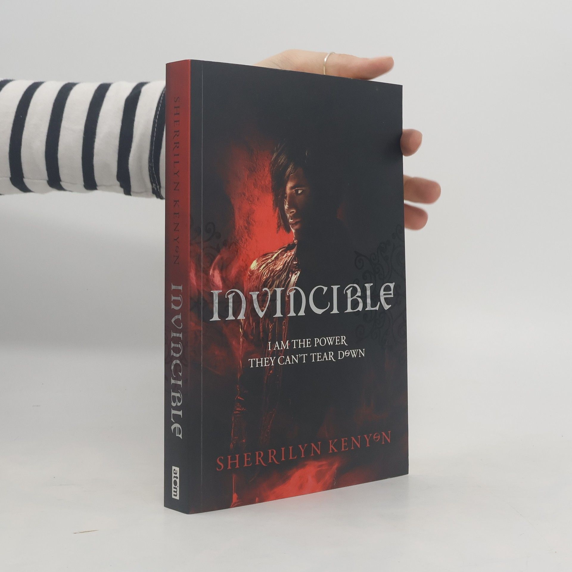 Kinley MacGregor Invincible