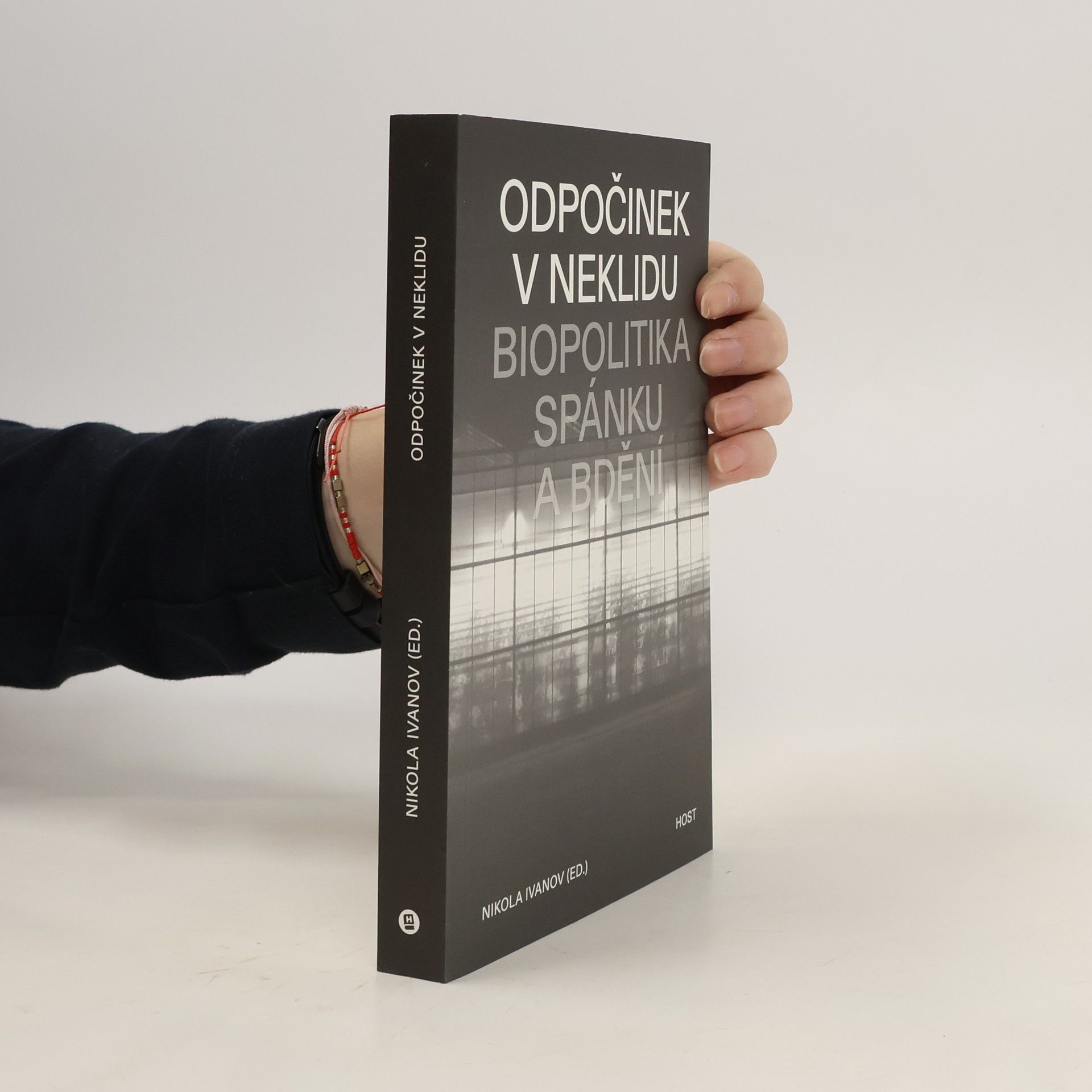 Nikola Ivanov Odpočinek v neklidu : biopolitika spánku a bdění