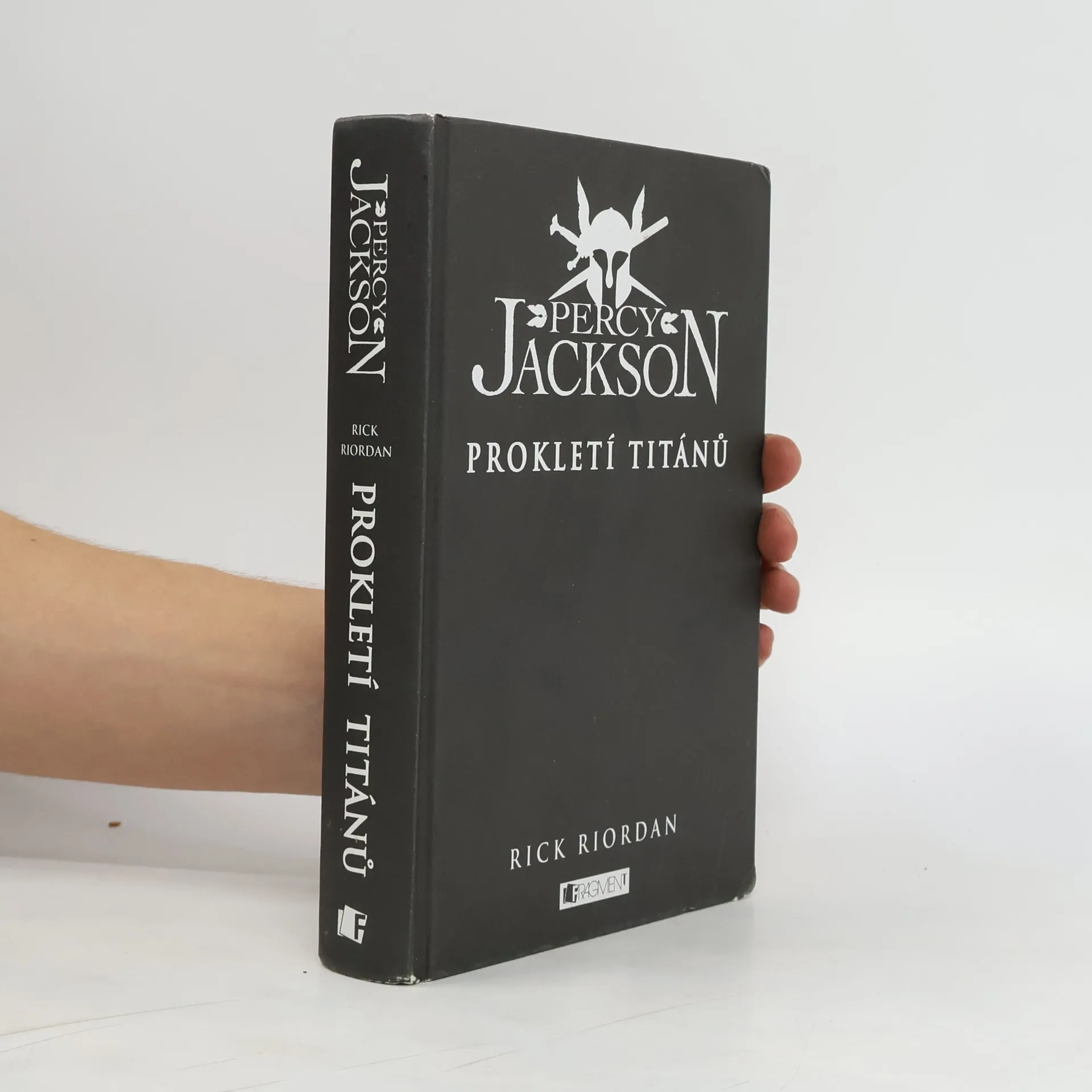 Percy Jackson. Prokletí Titánů | Kniha | pevná | Rick Riordan | CS