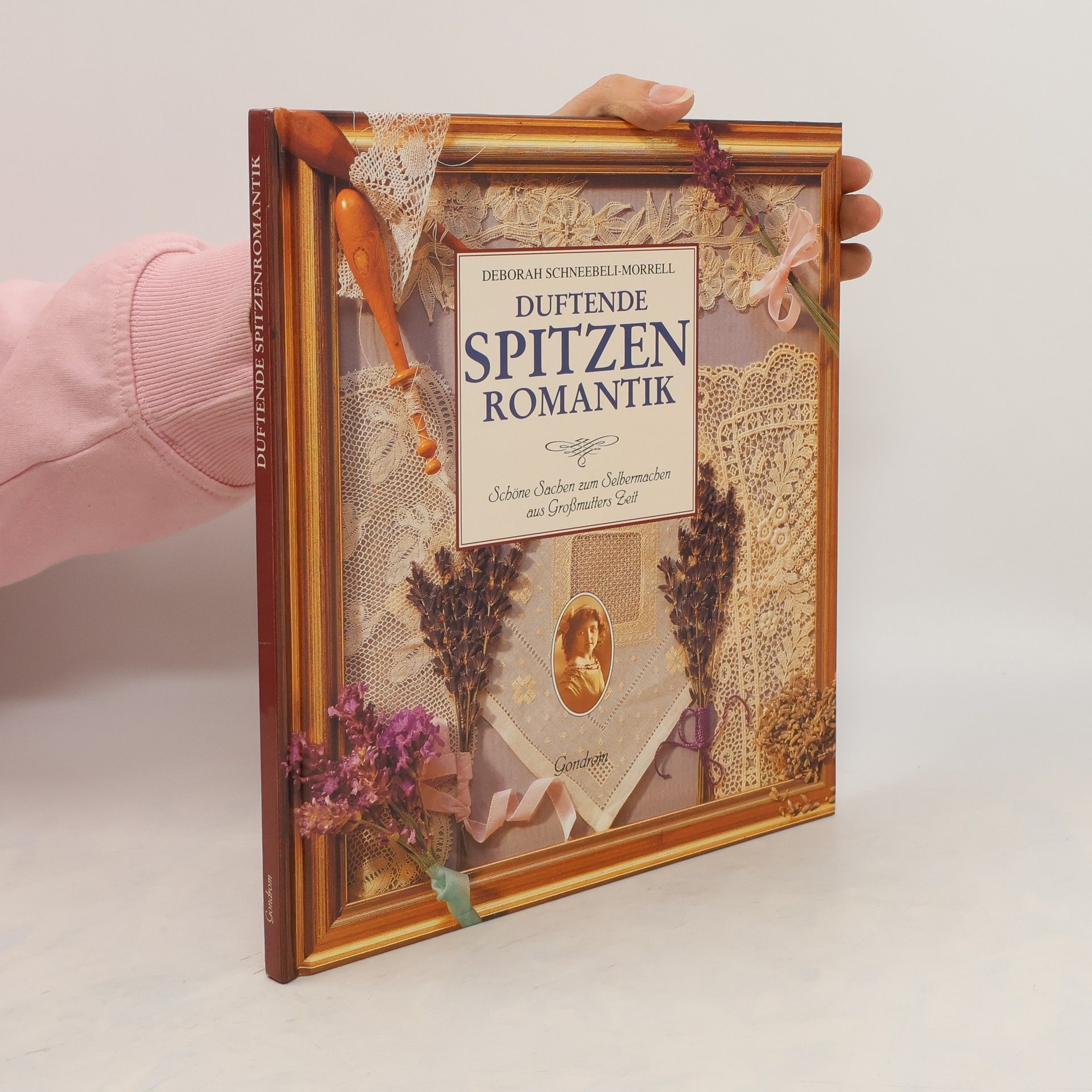Deborah Schneebeli-Morrell Duftende Spitzenromantik