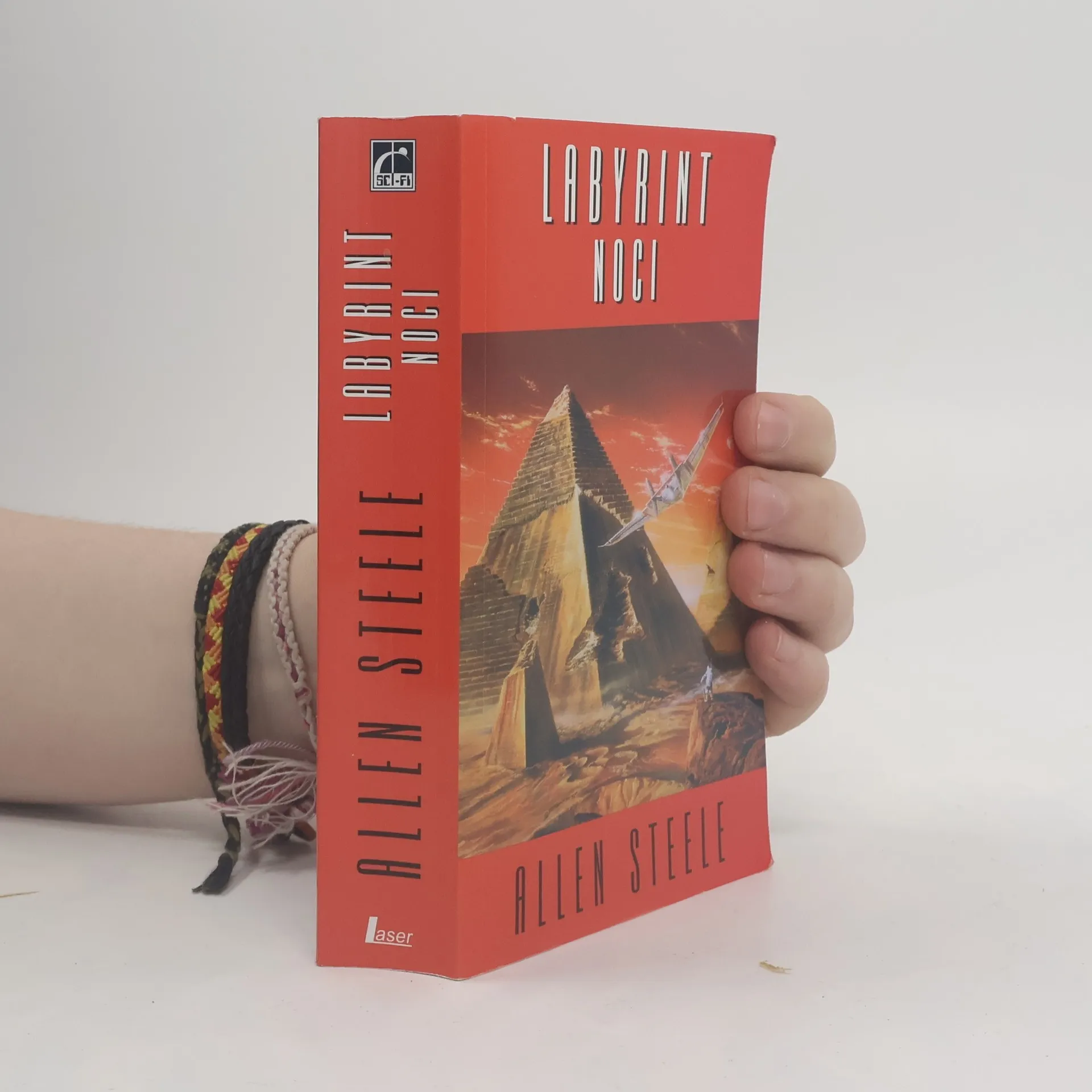 Labyrint noci | Kniha | Allen M. Steele | CS