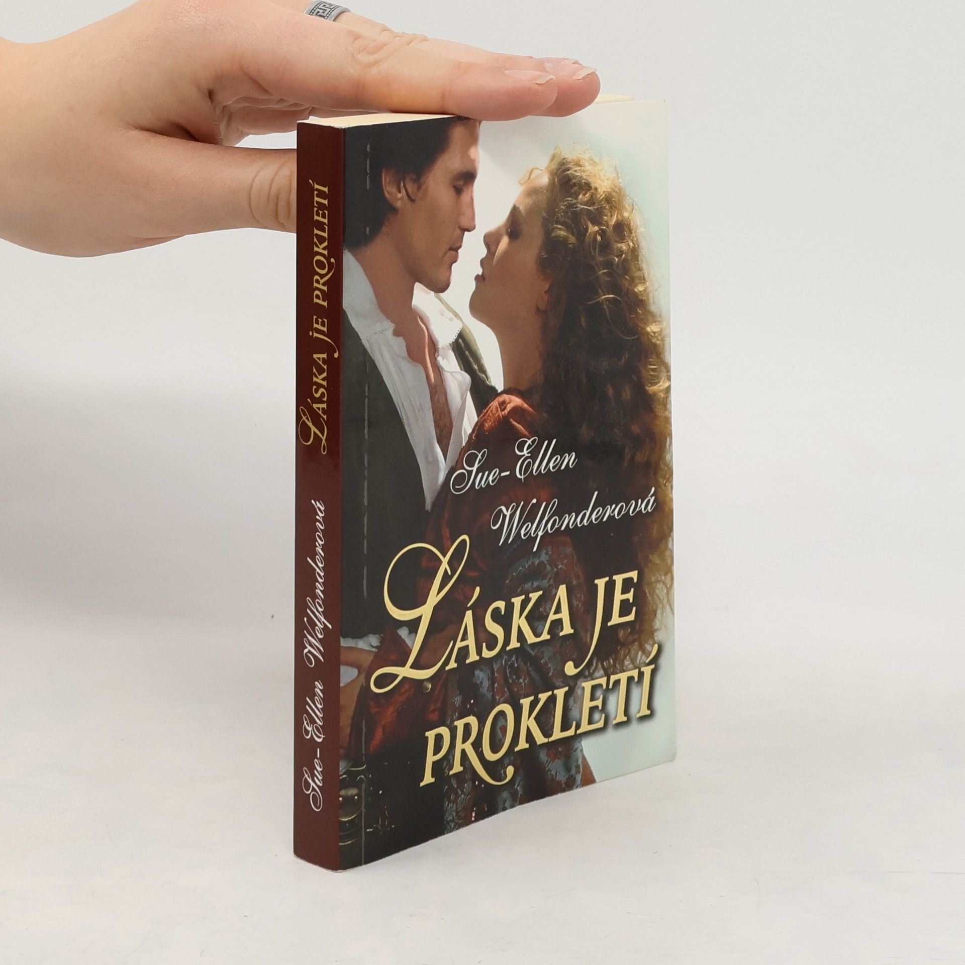 Sue-Ellen Welfonder Láska je prokletí