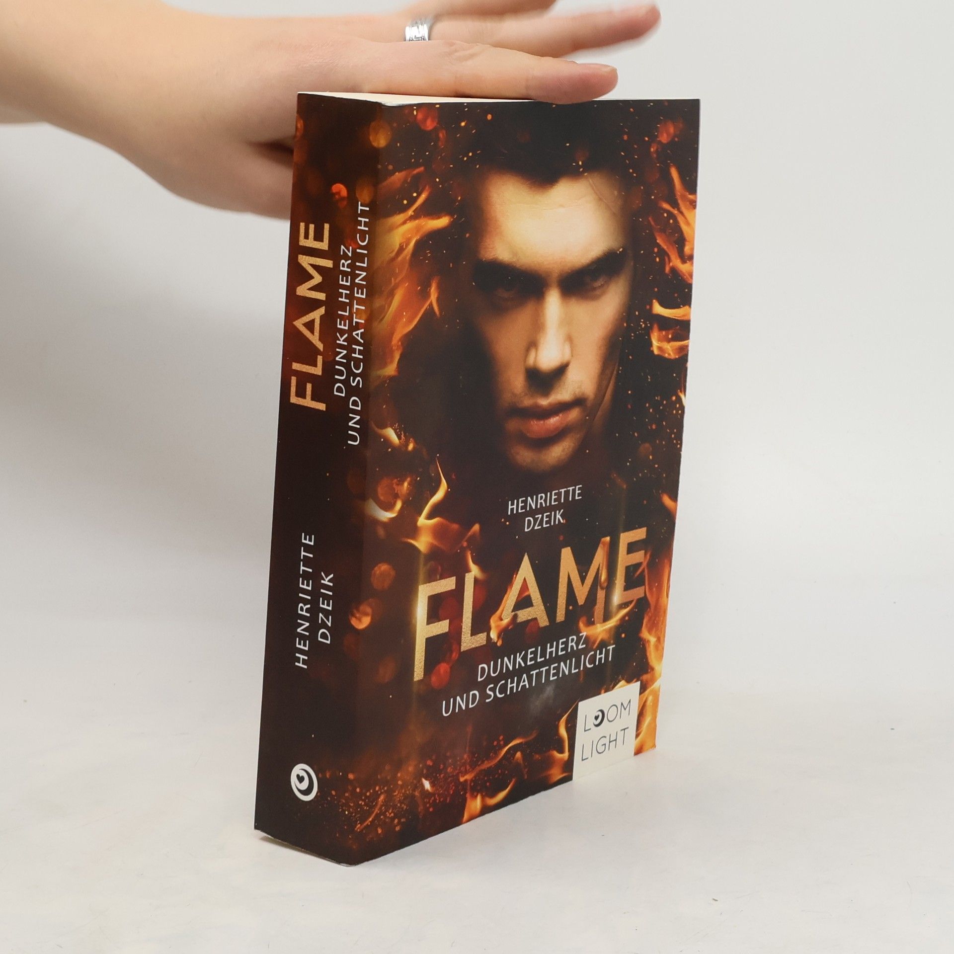 Henriette Dzeik Flame 2: Dunkelherz und Schattenlicht