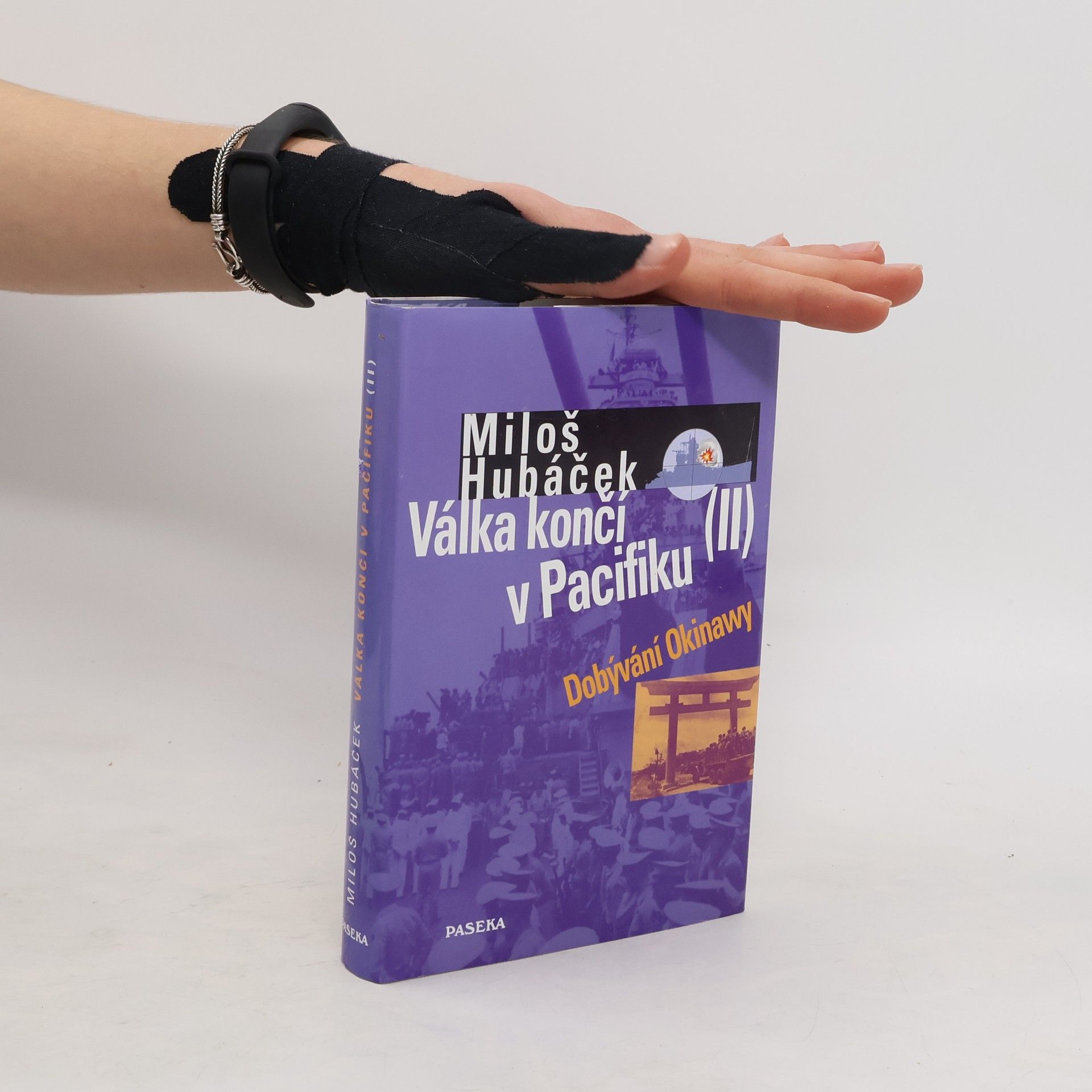 Miloš Hubáček Válka končí v Pacifiku. II. díl, Dobývání Okinawy