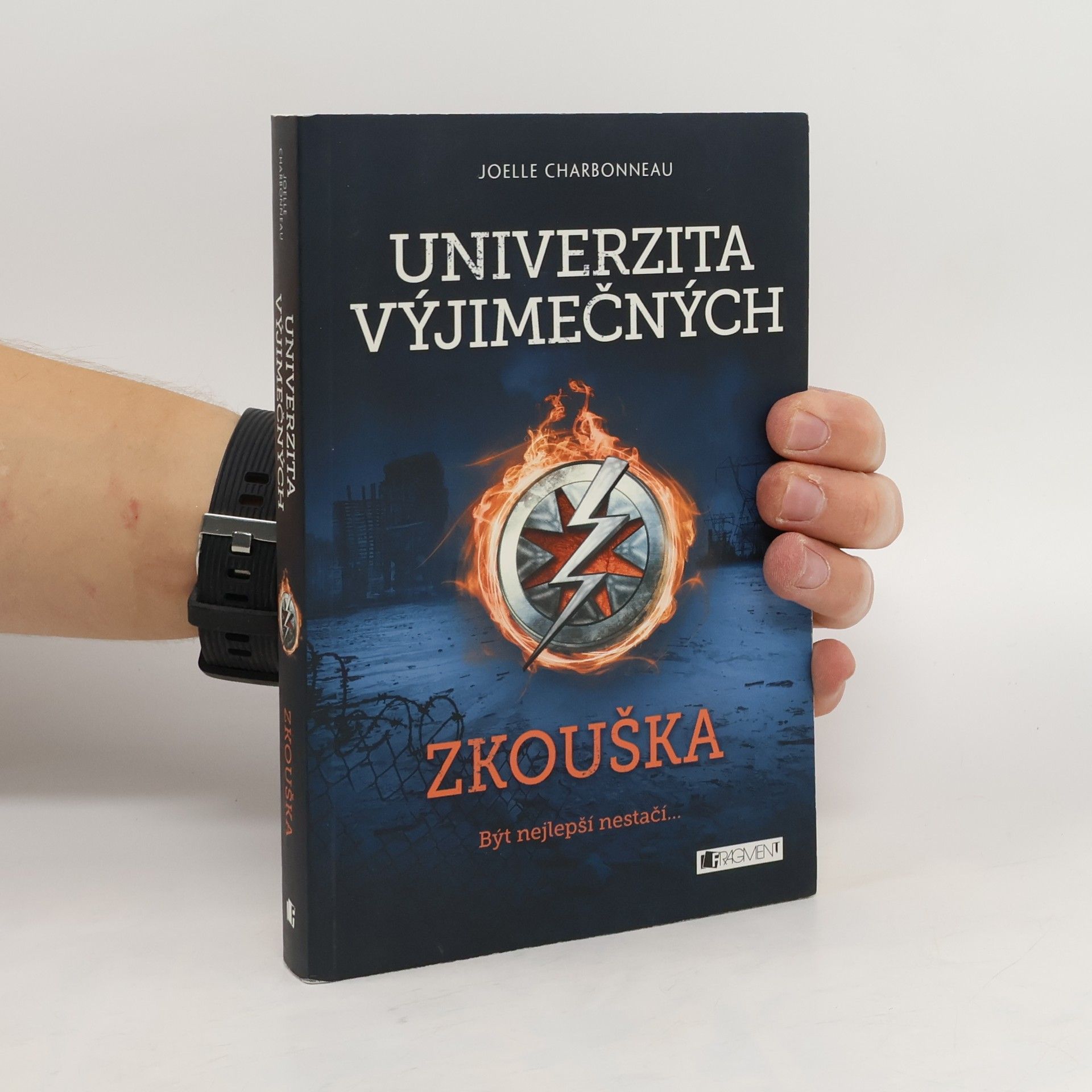 Joelle Charbonneau Univerzita výjimečných. Zkouška