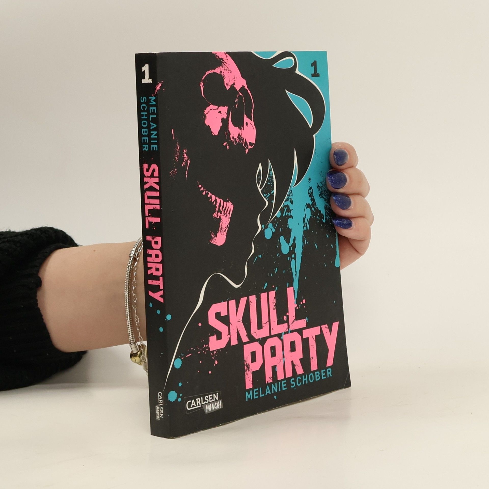Melanie Schober Skull Party 1