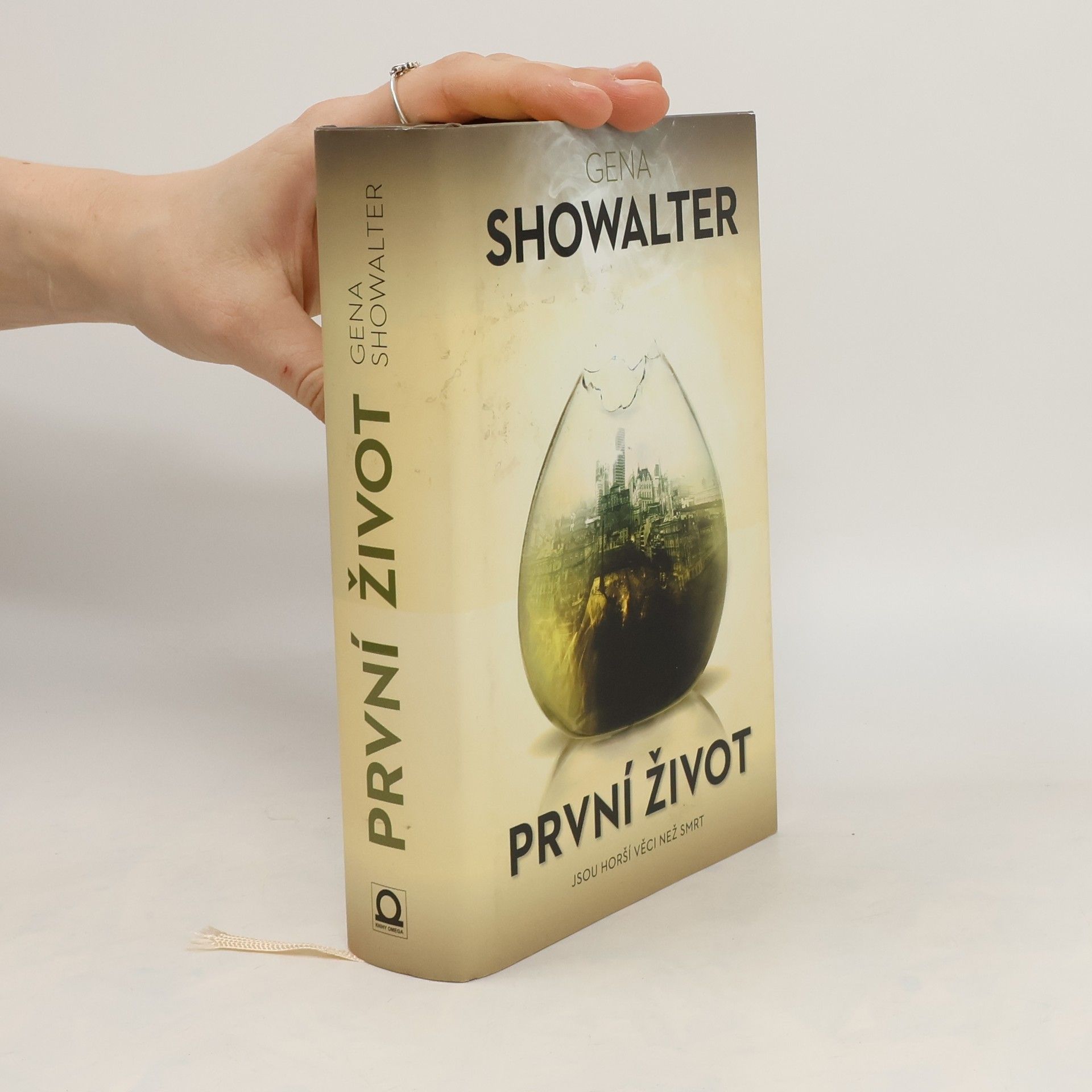 Gena Showalter První život