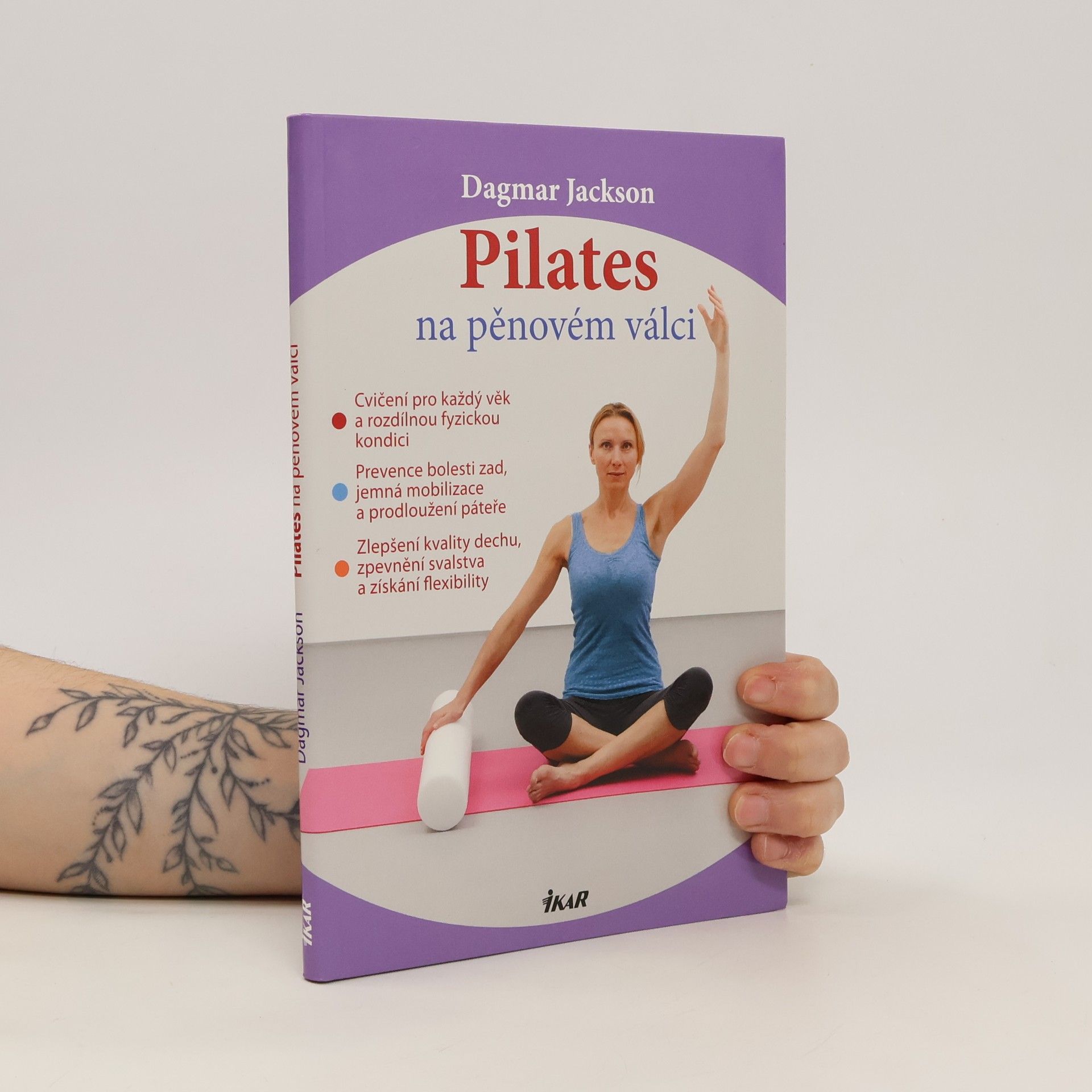 Dagmar Jackson Pilates na pěnovém válci