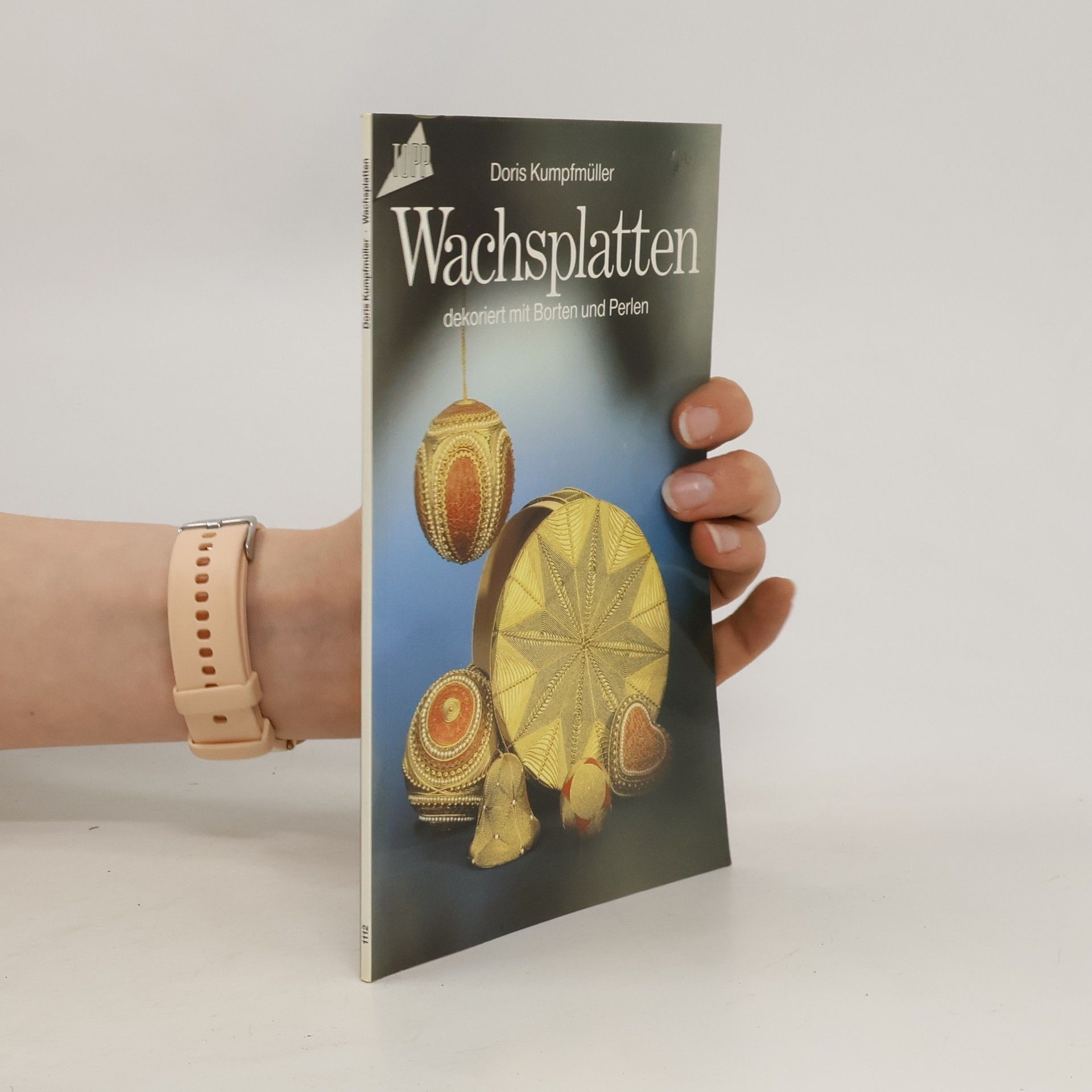 Doris Kumpfmüller Wachsplatten dekoriert mit Borten und Perlen