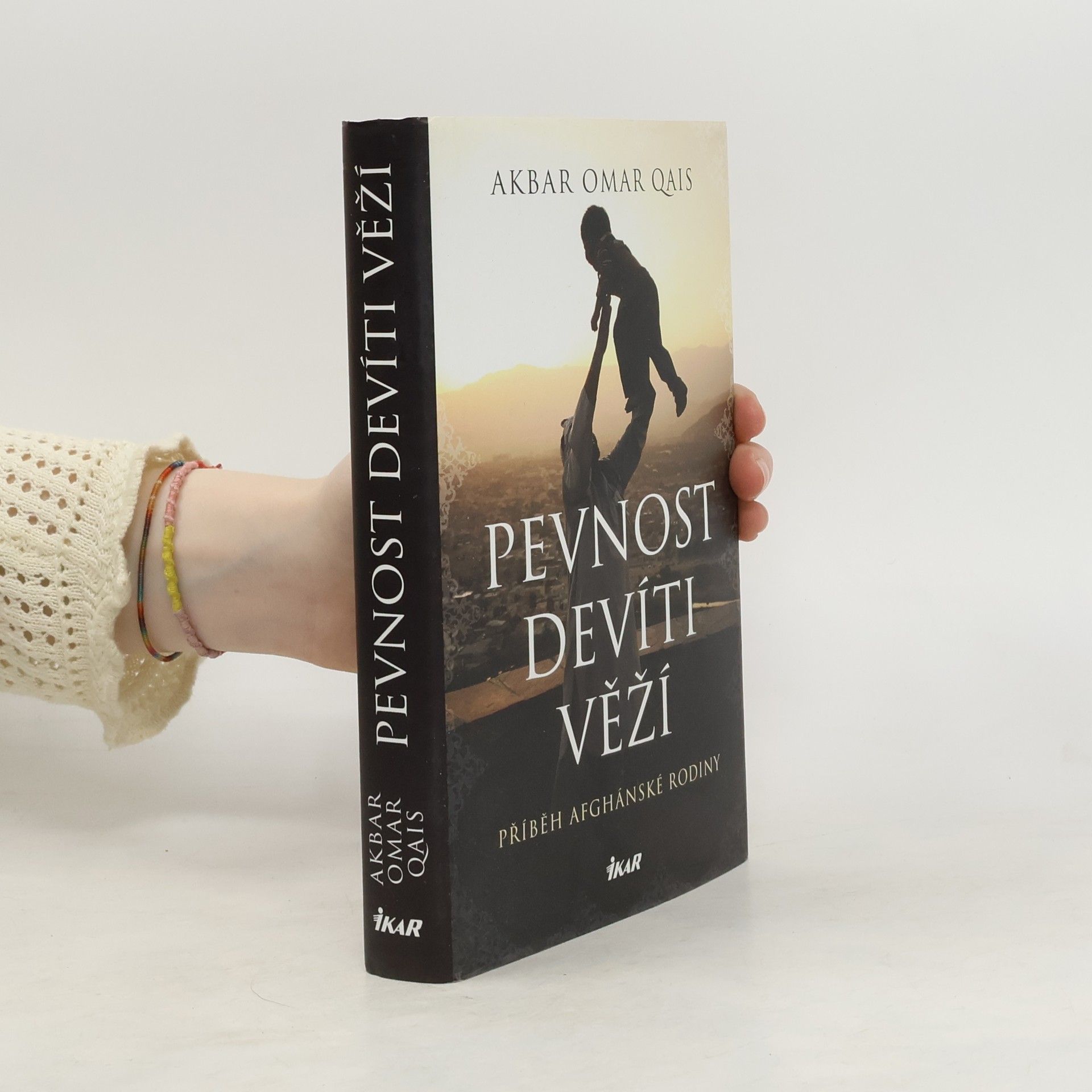 Qais Akbar Omar Pevnost devíti věží