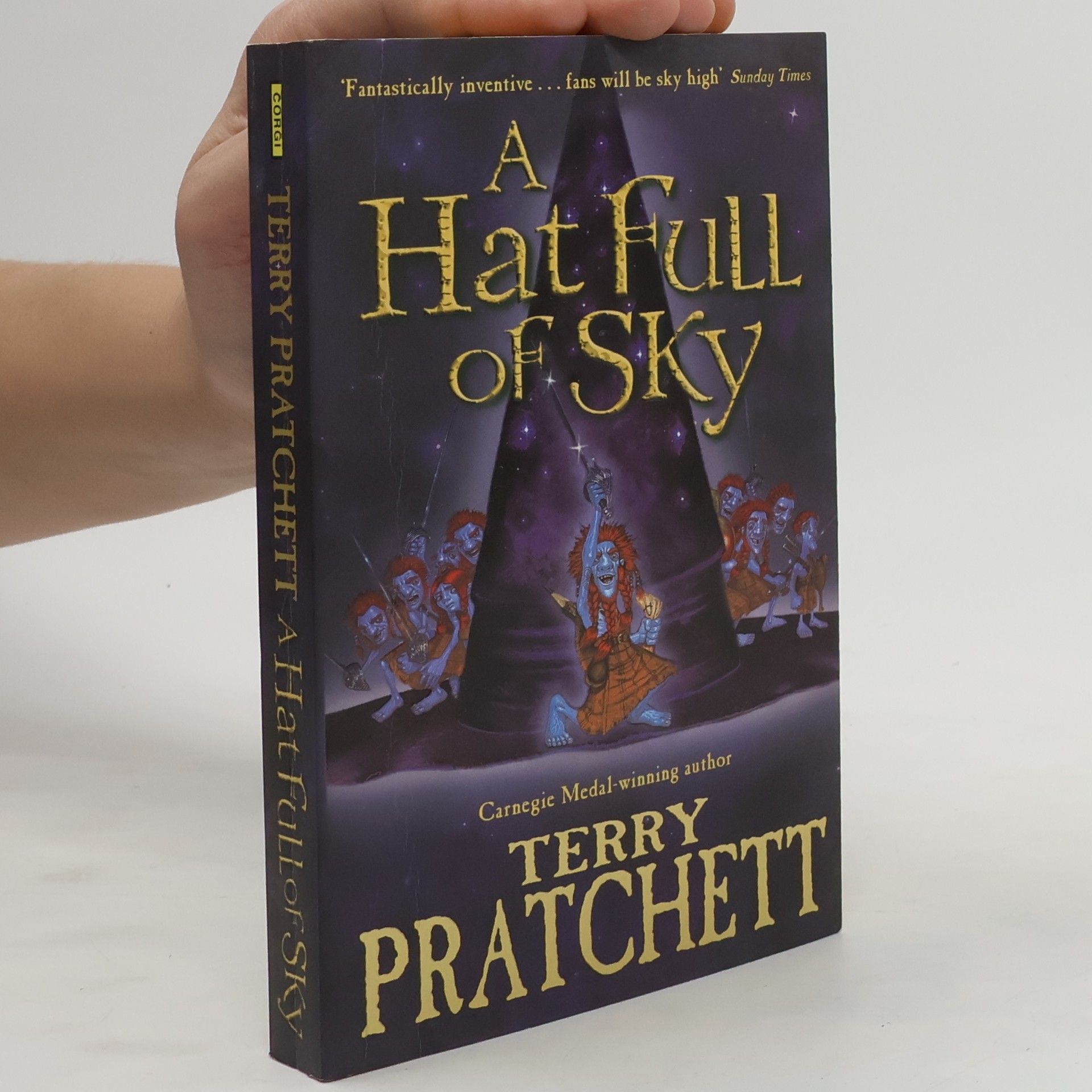 Kolektiv autorů Hat Full of Sky #32