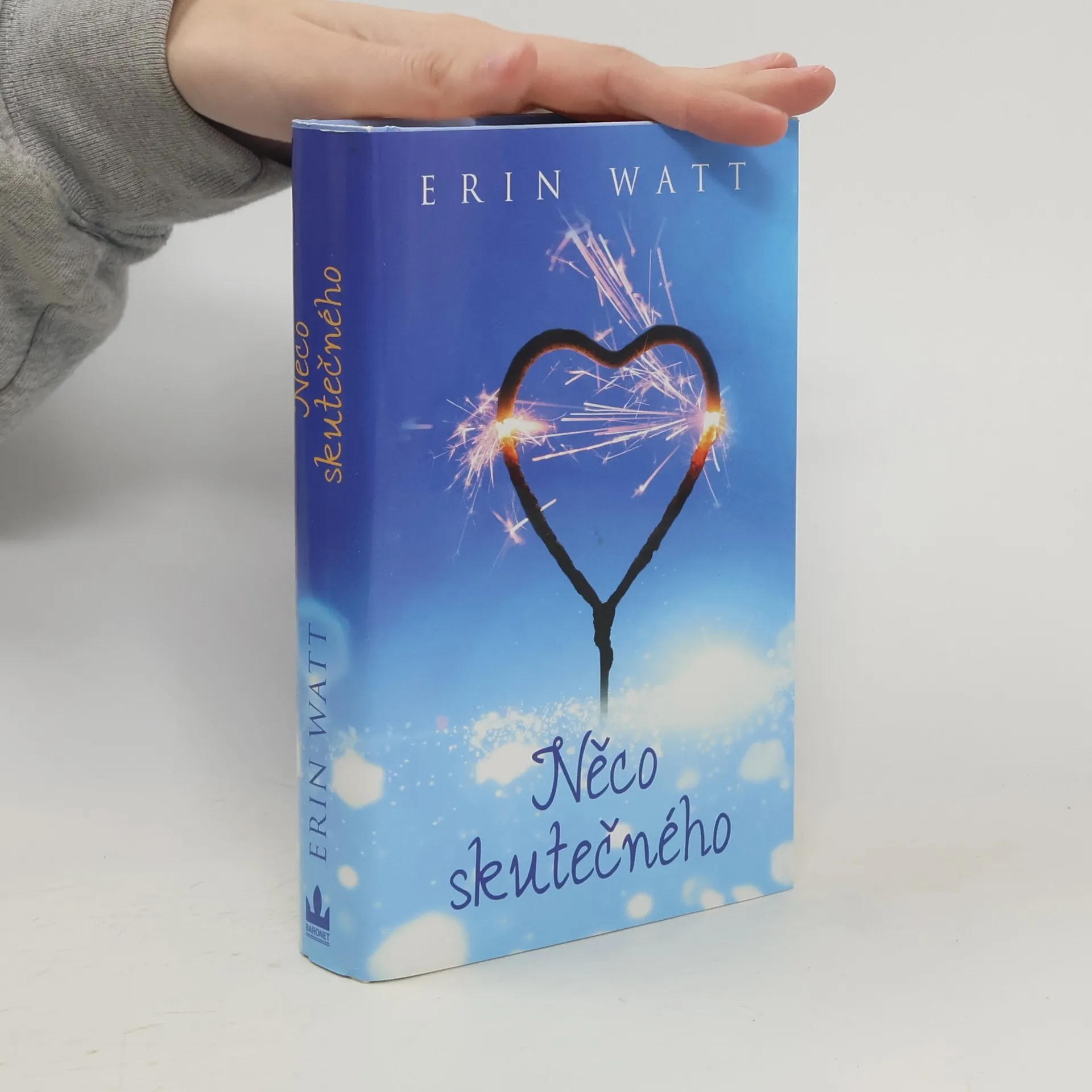 Něco skutečného | Kniha | Erin Watt