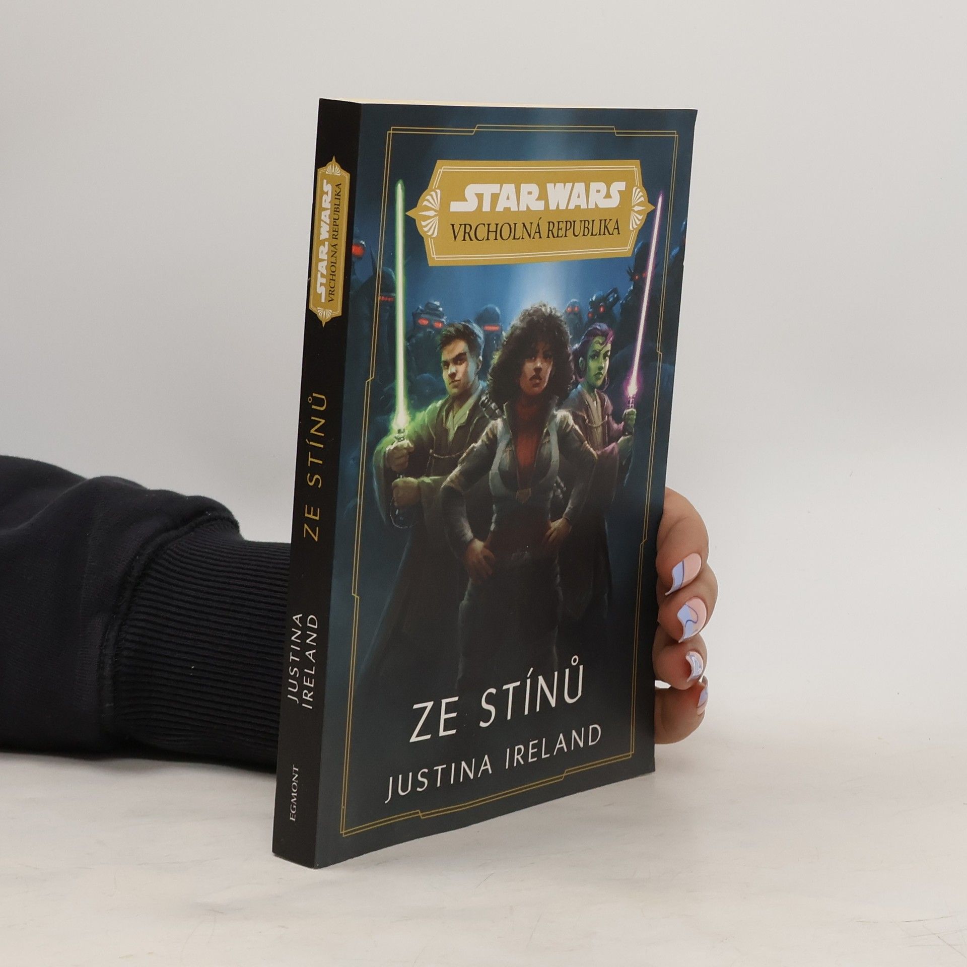 Justina Ireland Star Wars - vrcholná republika. Ze stínů