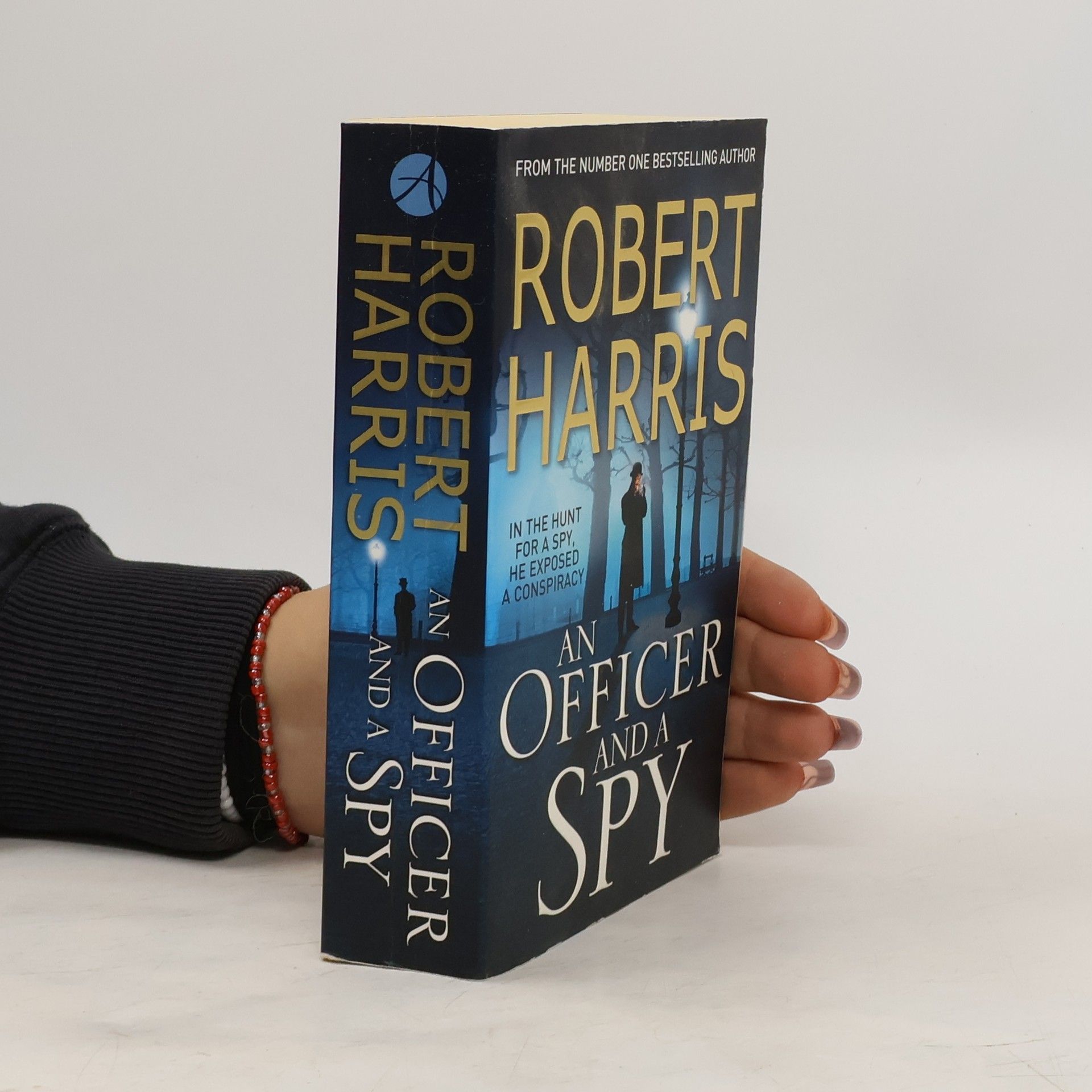 Robert Harris An officer and a spy