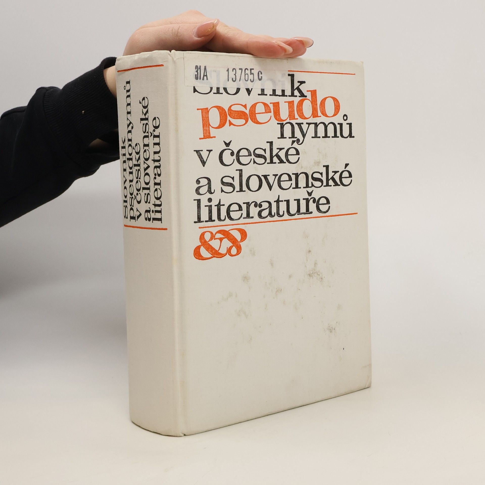 J. Vopravil Slovník pseudonymů v české a slovenské literatuře