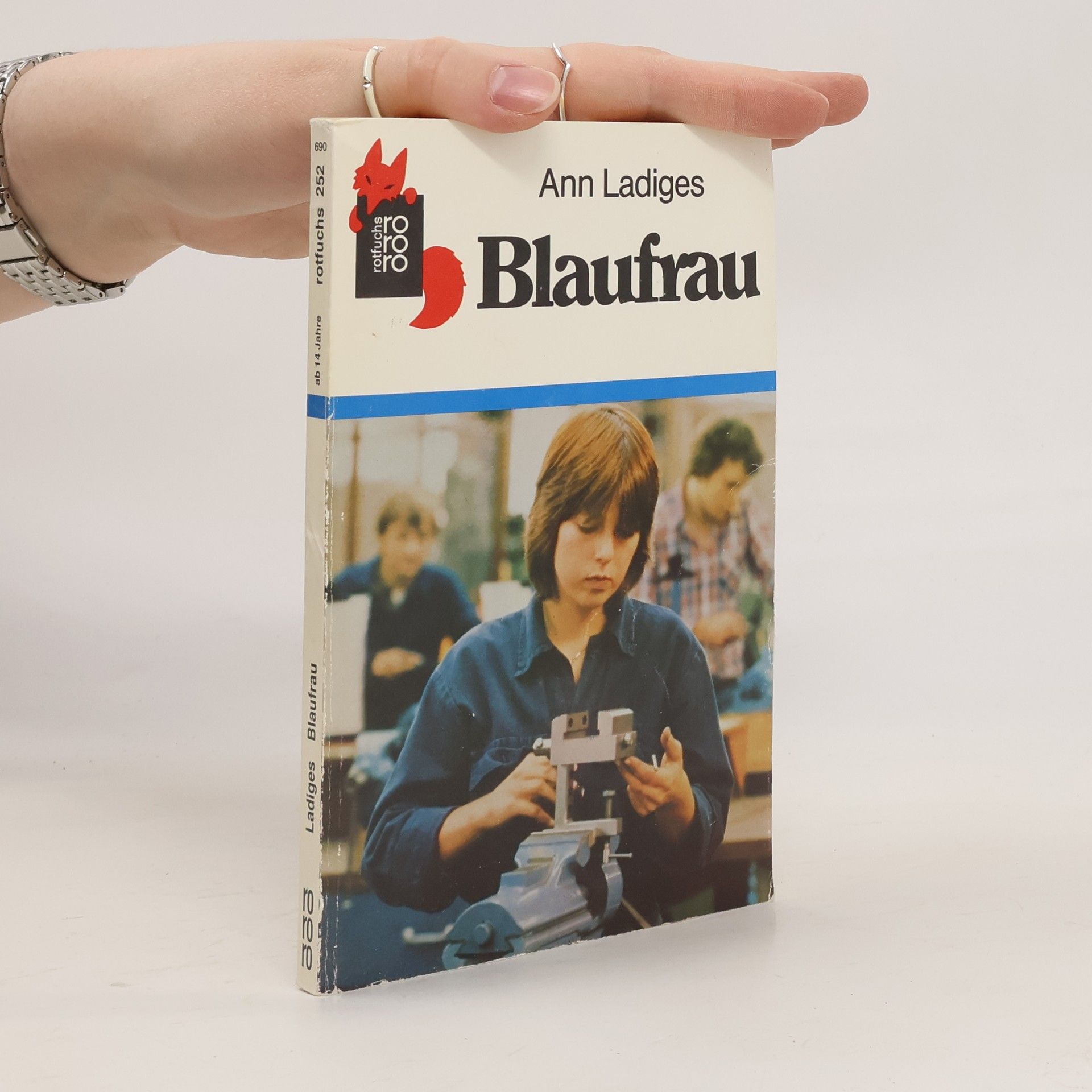 Ann Ladiges Blaufrau