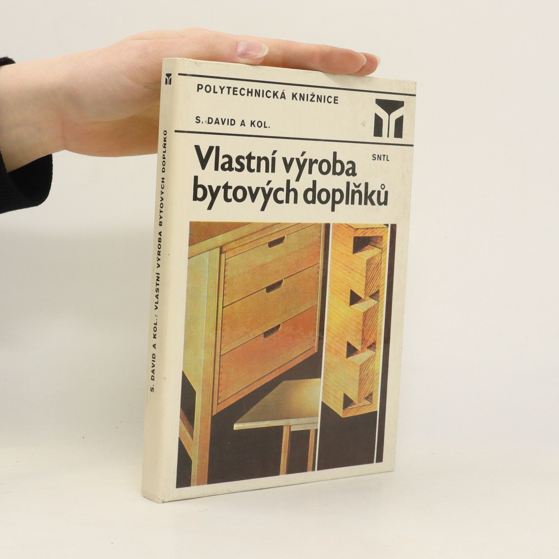 kolektiv Vlastní výroba bytových doplňků