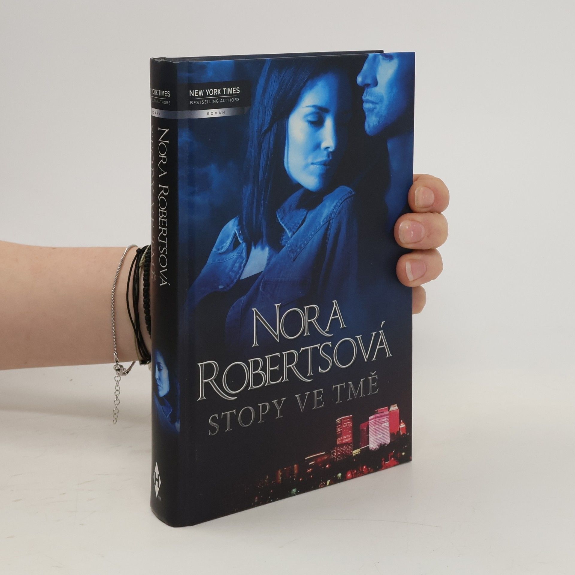 Nora Roberts Stopy ve tmě. Noční stín. Noční dým
