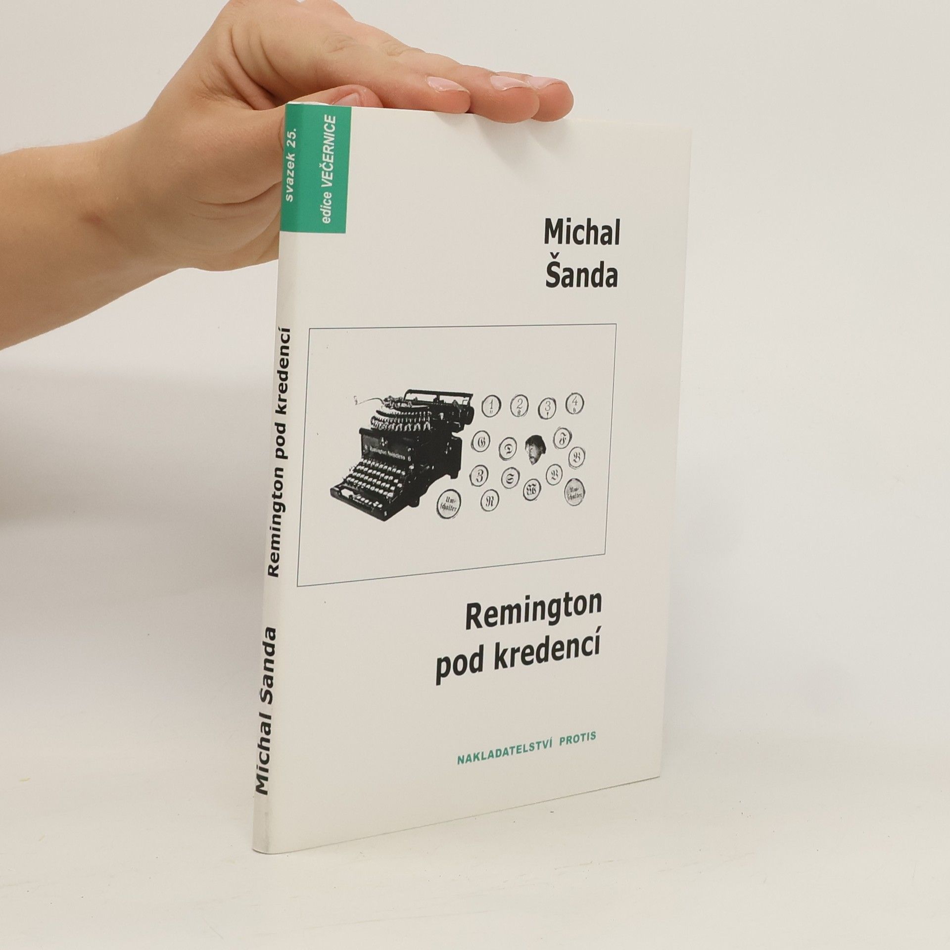 Michal Šanda Remington pod kredencí