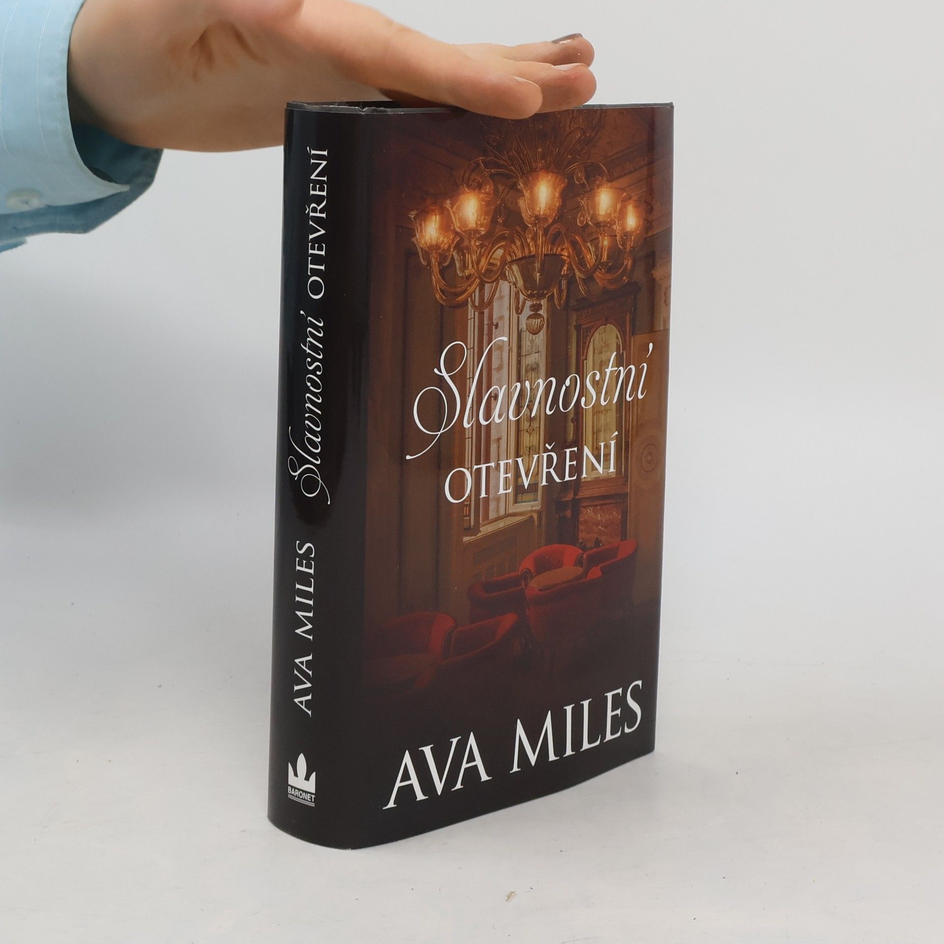 Ava Miles Slavnostní otevření