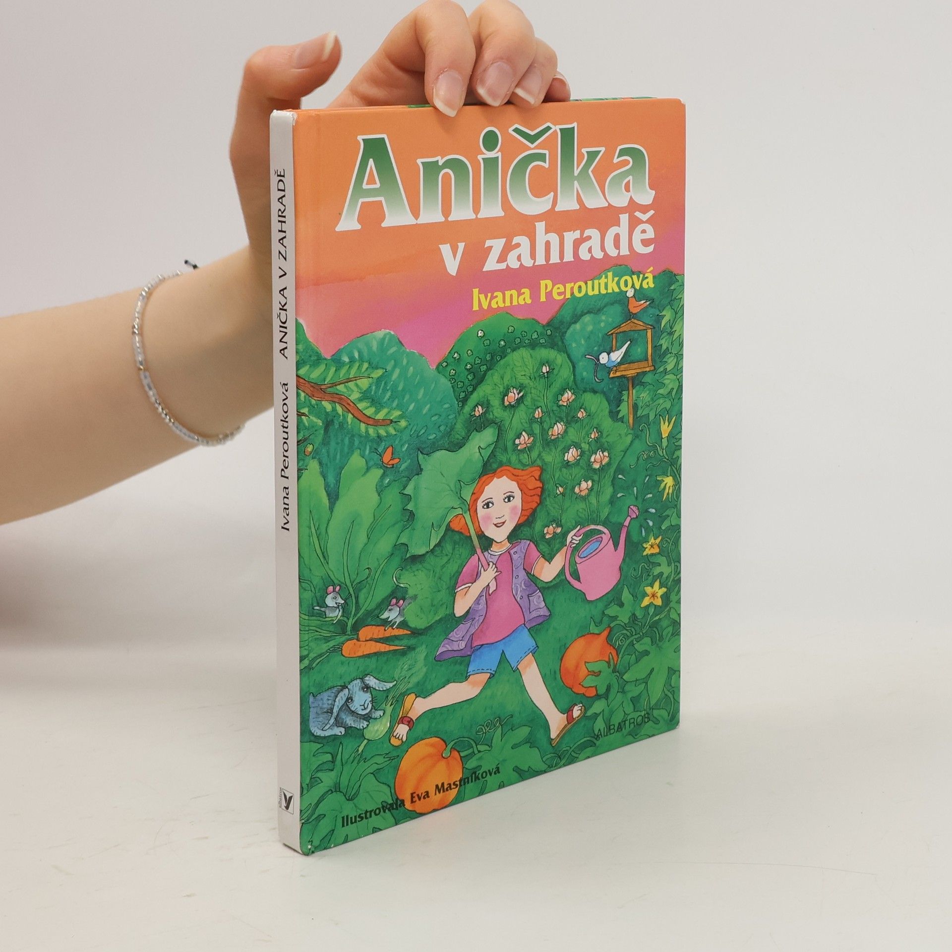 Ivana Peroutková Anička v zahradě